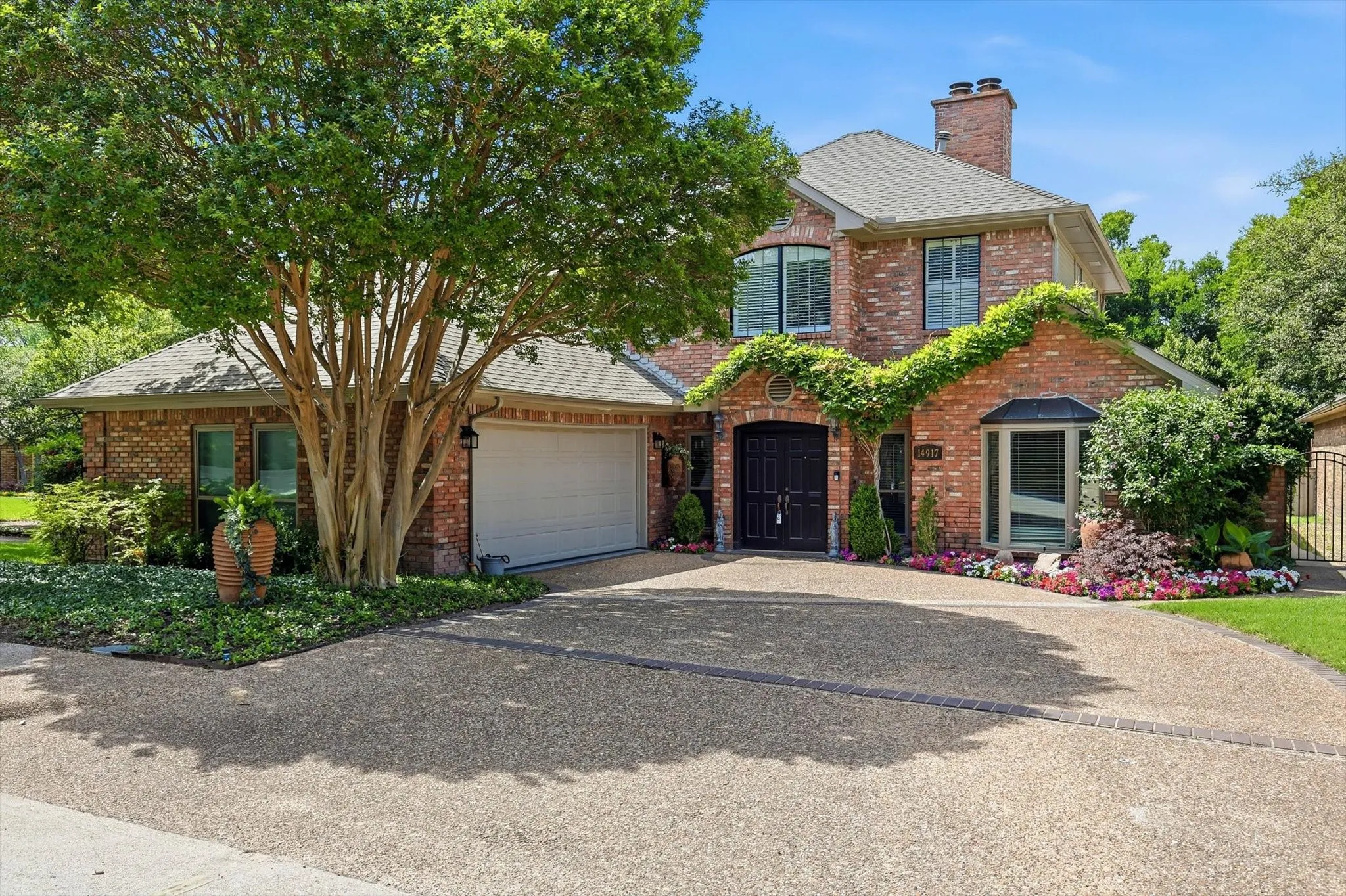 Single Family Residence For Sale in Dallas County , 14917 Oaks North Drive, Addison, Texas 75254, 3 Bedroom, 7 Bathroom, 2 Garage spaces, 3,407 Sqft, built in 1984, mls#21204568, Real Estate Agent in Addison, Homes For Sale in Dallas county, Homes For Sale in Addison, Realtor in Addison Texas, Real Estate Brokerage Independent Realty Texas, Luminita Cordes Realtor