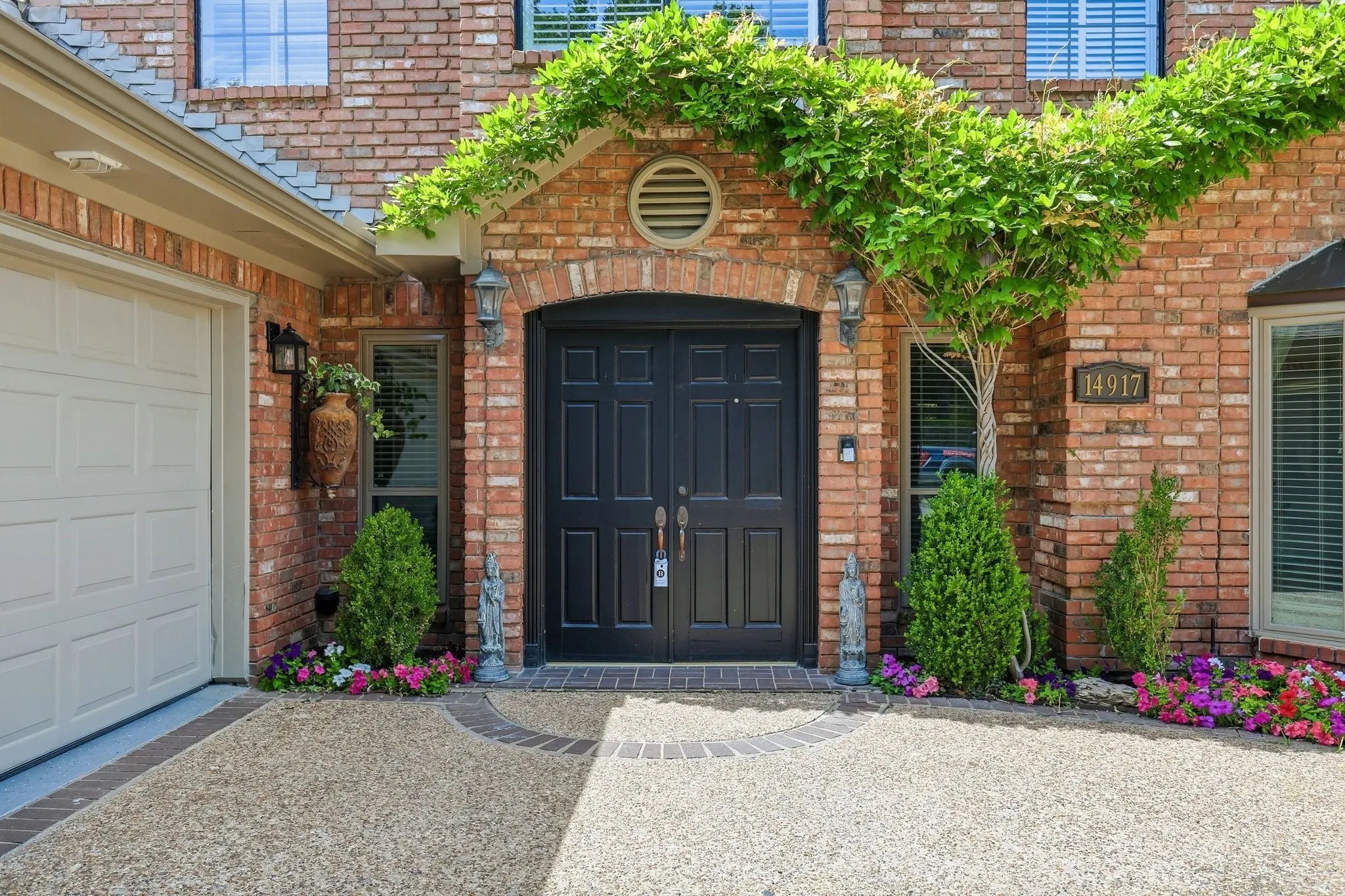 Single Family Residence For Sale in Dallas County , 14917 Oaks North Drive, Addison, Texas 75254, 3 Bedroom, 7 Bathroom, 2 Garage spaces, 3,407 Sqft, built in 1984, mls#21204568, Real Estate Agent in Addison, Homes For Sale in Dallas county, Homes For Sale in Addison, Realtor in Addison Texas, Real Estate Brokerage Independent Realty Texas, Luminita Cordes Realtor