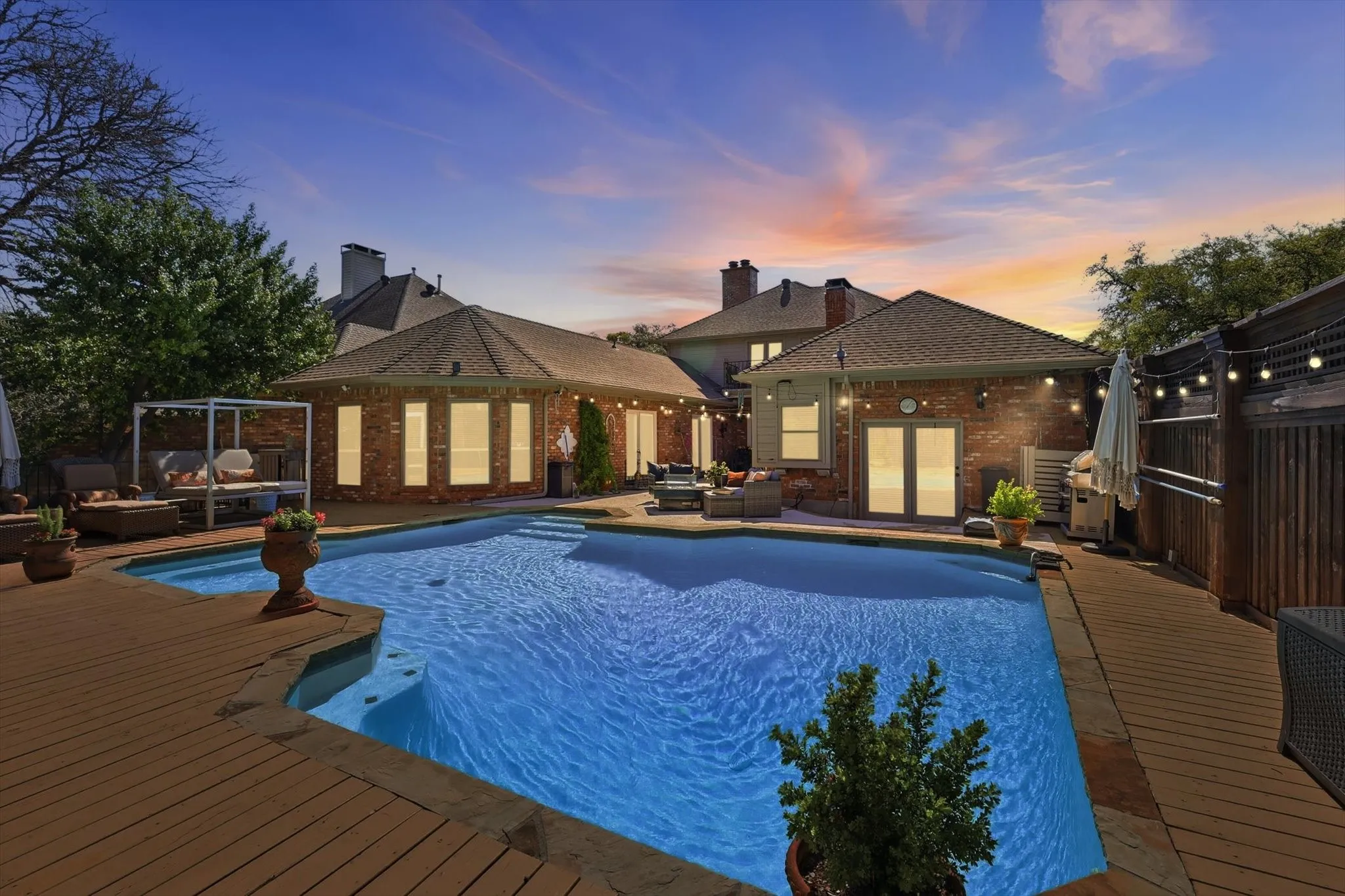 Single Family Residence For Sale in Dallas County , 14917 Oaks North Drive, Addison, Texas 75254, 3 Bedroom, 7 Bathroom, 2 Garage spaces, 3,407 Sqft, built in 1984, mls#21204568, Real Estate Agent in Addison, Homes For Sale in Dallas county, Homes For Sale in Addison, Realtor in Addison Texas, Real Estate Brokerage Independent Realty Texas, Luminita Cordes Realtor