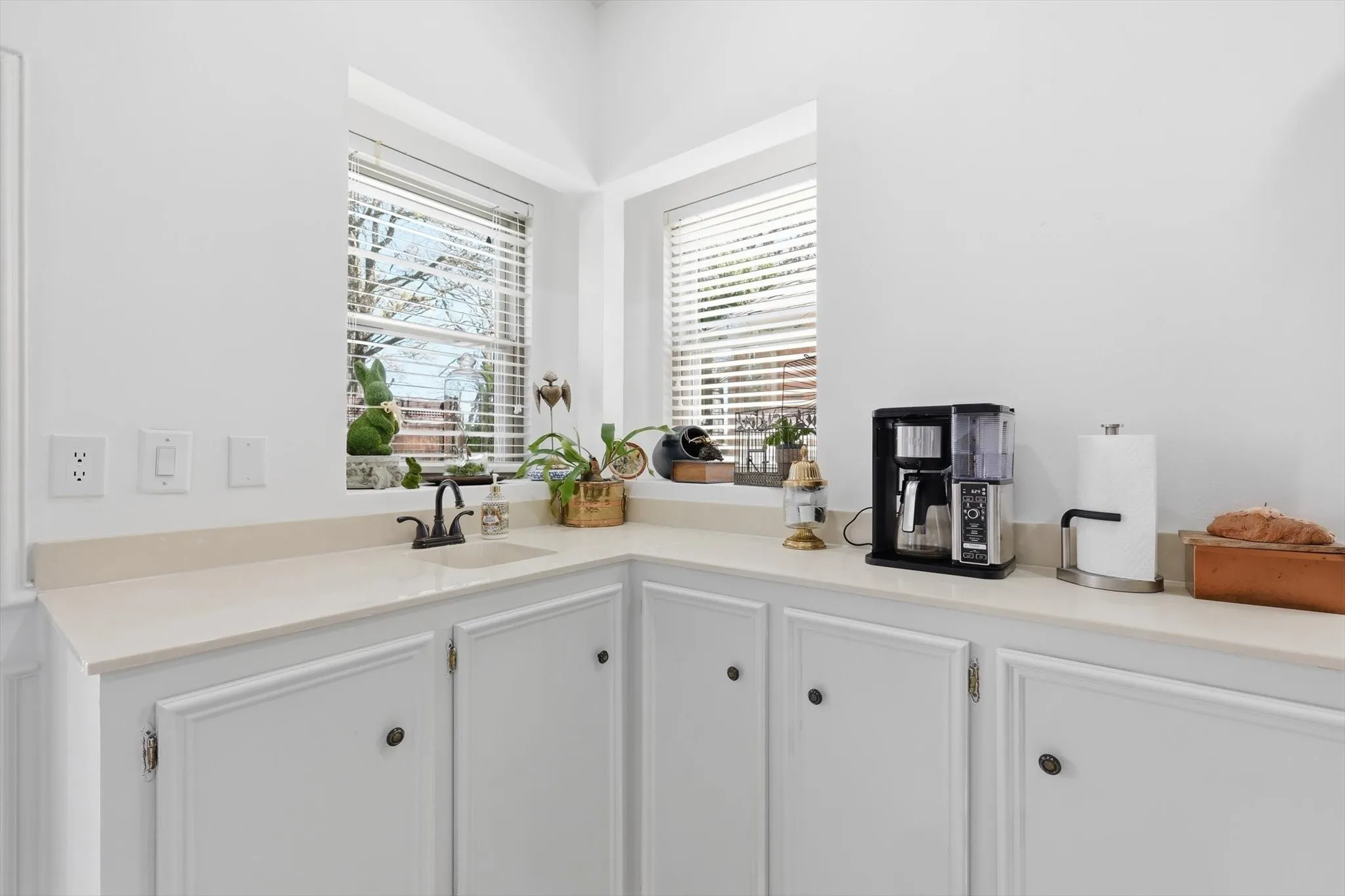 Single Family Residence For Sale in Dallas County , 14917 Oaks North Drive, Addison, Texas 75254, 3 Bedroom, 7 Bathroom, 2 Garage spaces, 3,407 Sqft, built in 1984, mls#21204568, Real Estate Agent in Addison, Homes For Sale in Dallas county, Homes For Sale in Addison, Realtor in Addison Texas, Real Estate Brokerage Independent Realty Texas, Luminita Cordes Realtor