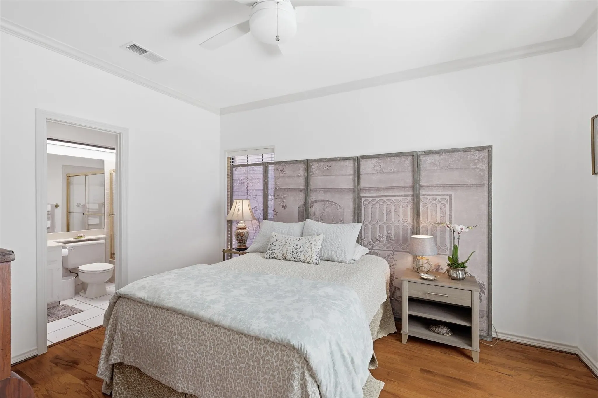 Single Family Residence For Sale in Dallas County , 14917 Oaks North Drive, Addison, Texas 75254, 3 Bedroom, 7 Bathroom, 2 Garage spaces, 3,407 Sqft, built in 1984, mls#21204568, Real Estate Agent in Addison, Homes For Sale in Dallas county, Homes For Sale in Addison, Realtor in Addison Texas, Real Estate Brokerage Independent Realty Texas, Luminita Cordes Realtor