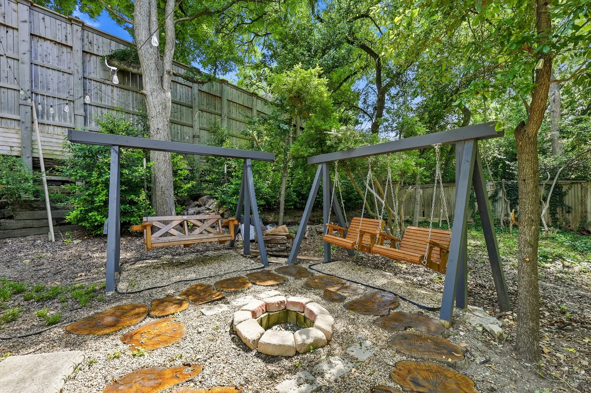Single Family Residence For Sale in Dallas County , 14917 Oaks North Drive, Addison, Texas 75254, 3 Bedroom, 7 Bathroom, 2 Garage spaces, 3,407 Sqft, built in 1984, mls#21204568, Real Estate Agent in Addison, Homes For Sale in Dallas county, Homes For Sale in Addison, Realtor in Addison Texas, Real Estate Brokerage Independent Realty Texas, Luminita Cordes Realtor