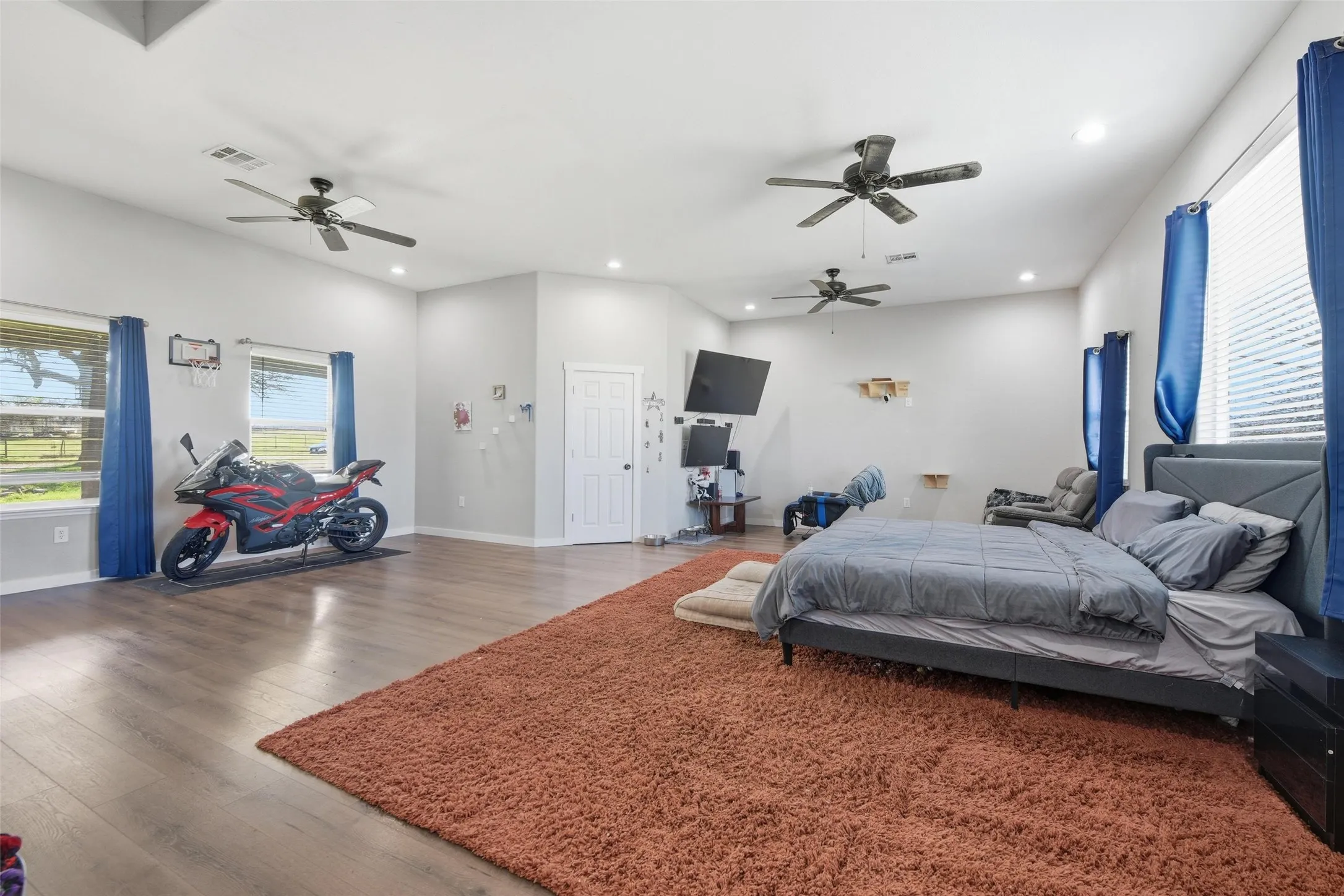 Bedroom featuring multiple windows, light wood-style floors, recessed lighting, and ceiling fan