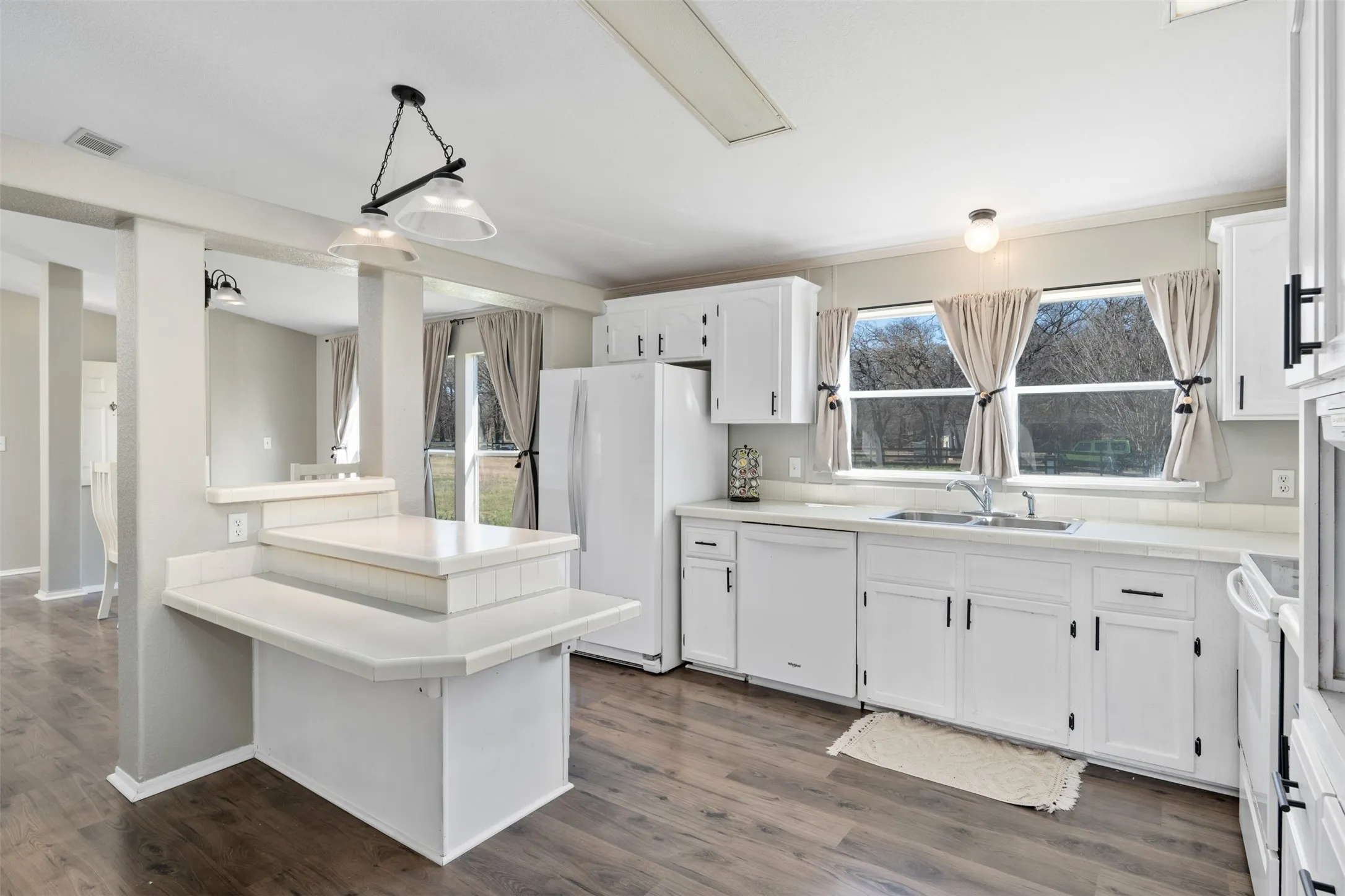 Mobile Home For Sale in Hill County , 181 Private Road 125, Whitney, Texas 76692, 3 Bedrooms, 2 Bathrooms, Garage spaces, 1,680 Sqft, built in 1997, Preowned, Price $405,000, mls#21191194, Real Estate Agent in Whitney, Homes For Sale in Hill county, Homes For Sale in Whitney, Realtor in Whitney Texas, Real Estate Brokerage Independent Realty Texas, Luminita Cordes Realtor