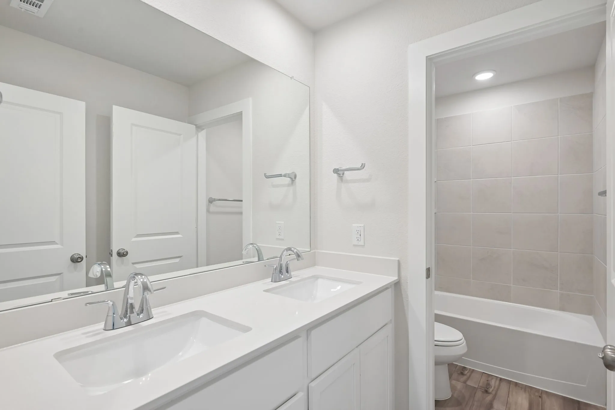 Single Family Residence For Sale in Grayson County , 2208 Trailside Drive, Sherman, Texas 75092, 3 Bedroom, 3 Bathroom, 2 Garage spaces, 2,172 Sqft, built in 2026, New Construction - Incomplete, mls#21208515, Real Estate Agent in Sherman, Homes For Sale in Grayson county, Homes For Sale in Sherman, Realtor in Sherman Texas, Real Estate Brokerage Independent Realty Texas, Luminita Cordes Realtor