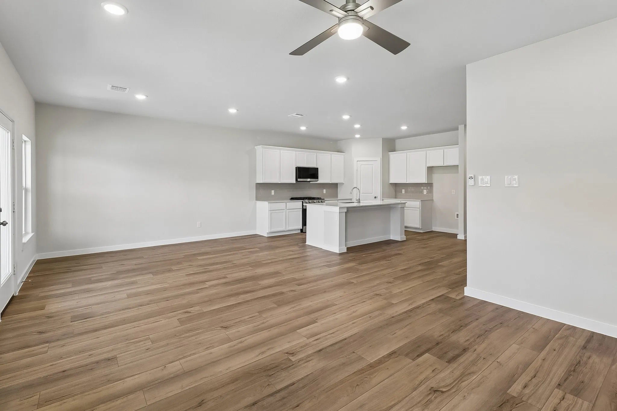 Single Family Residence For Sale in Kaufman County , 727 Carson Drive, Forney, Texas 75126, 4 Bedroom, 2 Bathroom, 2 Garage spaces, 1,859 Sqft, built in 2026, New Construction - Incomplete, mls#21208517, Real Estate Agent in Forney, Homes For Sale in Kaufman county, Homes For Sale in Forney, Realtor in Forney Texas, Real Estate Brokerage Independent Realty Texas, Luminita Cordes Realtor