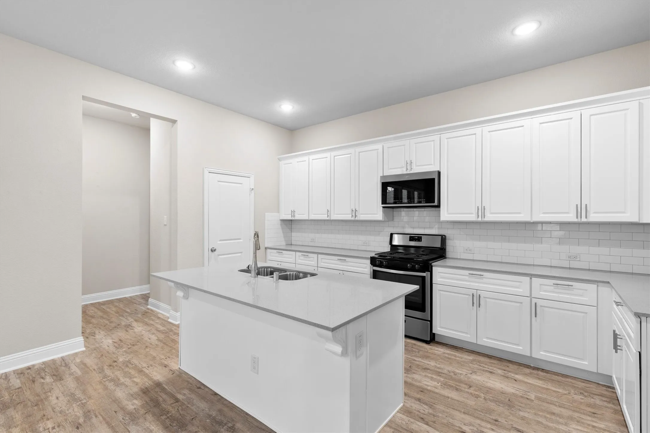 Single Family Residence For Rent in Kaufman County , 576 Spruce Trail, Forney, Texas 75126, 3 Bedroom, 3 Bathroom, 2 Garage spaces, 3,180 Sqft, built in 2018, Preowned, mls#21207929, Real Estate Agent in Forney, Homes For Rent in Kaufman county, Homes For Rent in Forney, Realtor in Forney Texas, Real Estate Brokerage Independent Realty Texas, Luminita Cordes Realtor