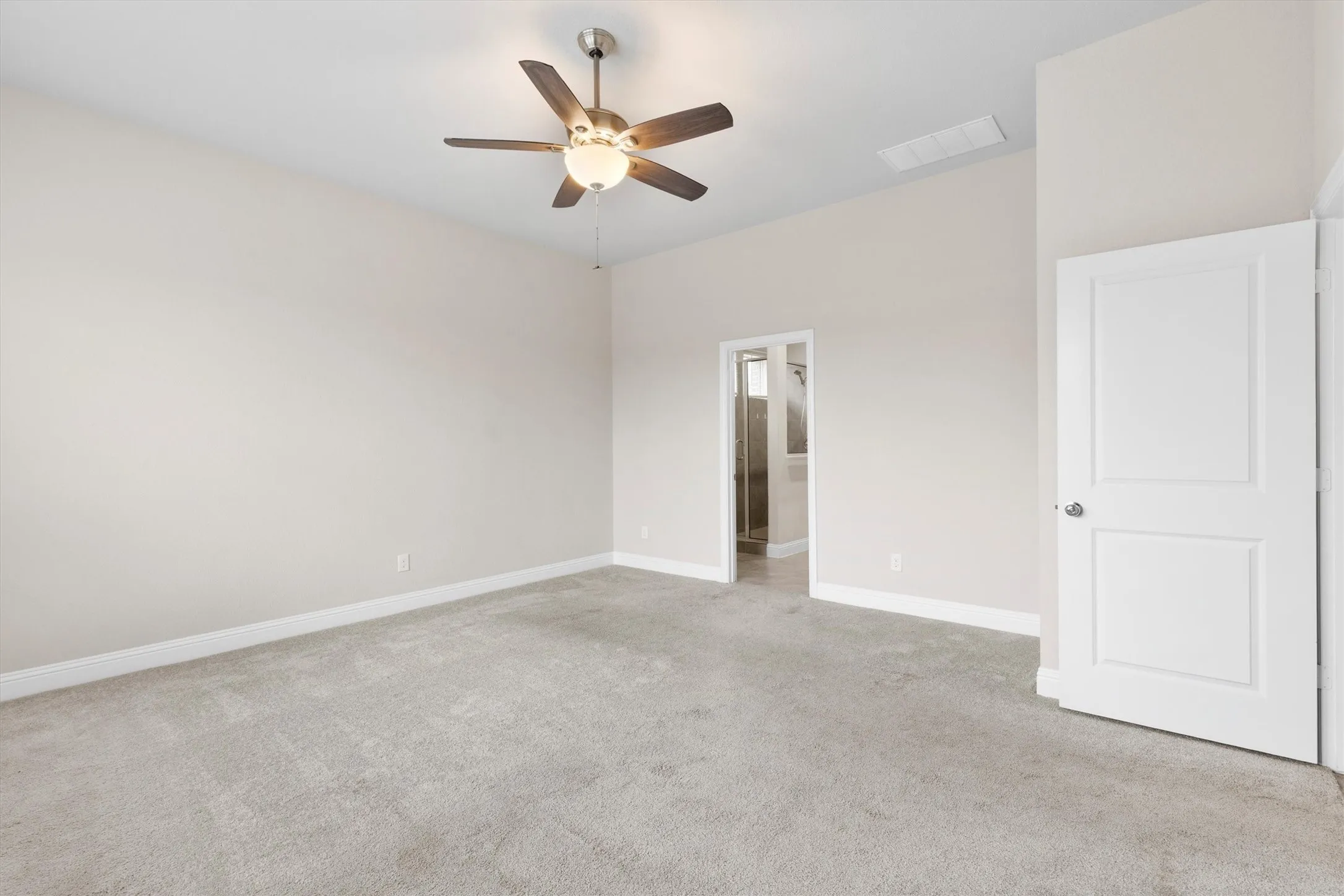 Single Family Residence For Rent in Kaufman County , 576 Spruce Trail, Forney, Texas 75126, 3 Bedroom, 3 Bathroom, 2 Garage spaces, 3,180 Sqft, built in 2018, Preowned, mls#21207929, Real Estate Agent in Forney, Homes For Rent in Kaufman county, Homes For Rent in Forney, Realtor in Forney Texas, Real Estate Brokerage Independent Realty Texas, Luminita Cordes Realtor
