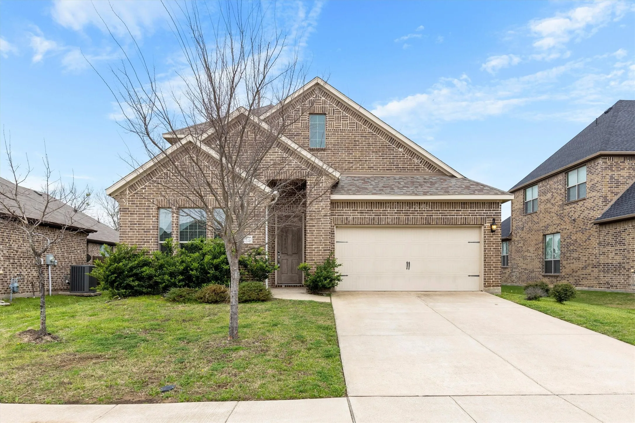 Single Family Residence For Rent in Kaufman County , 576 Spruce Trail, Forney, Texas 75126, 3 Bedroom, 3 Bathroom, 2 Garage spaces, 3,180 Sqft, built in 2018, Preowned, mls#21207929, Real Estate Agent in Forney, Homes For Rent in Kaufman county, Homes For Rent in Forney, Realtor in Forney Texas, Real Estate Brokerage Independent Realty Texas, Luminita Cordes Realtor