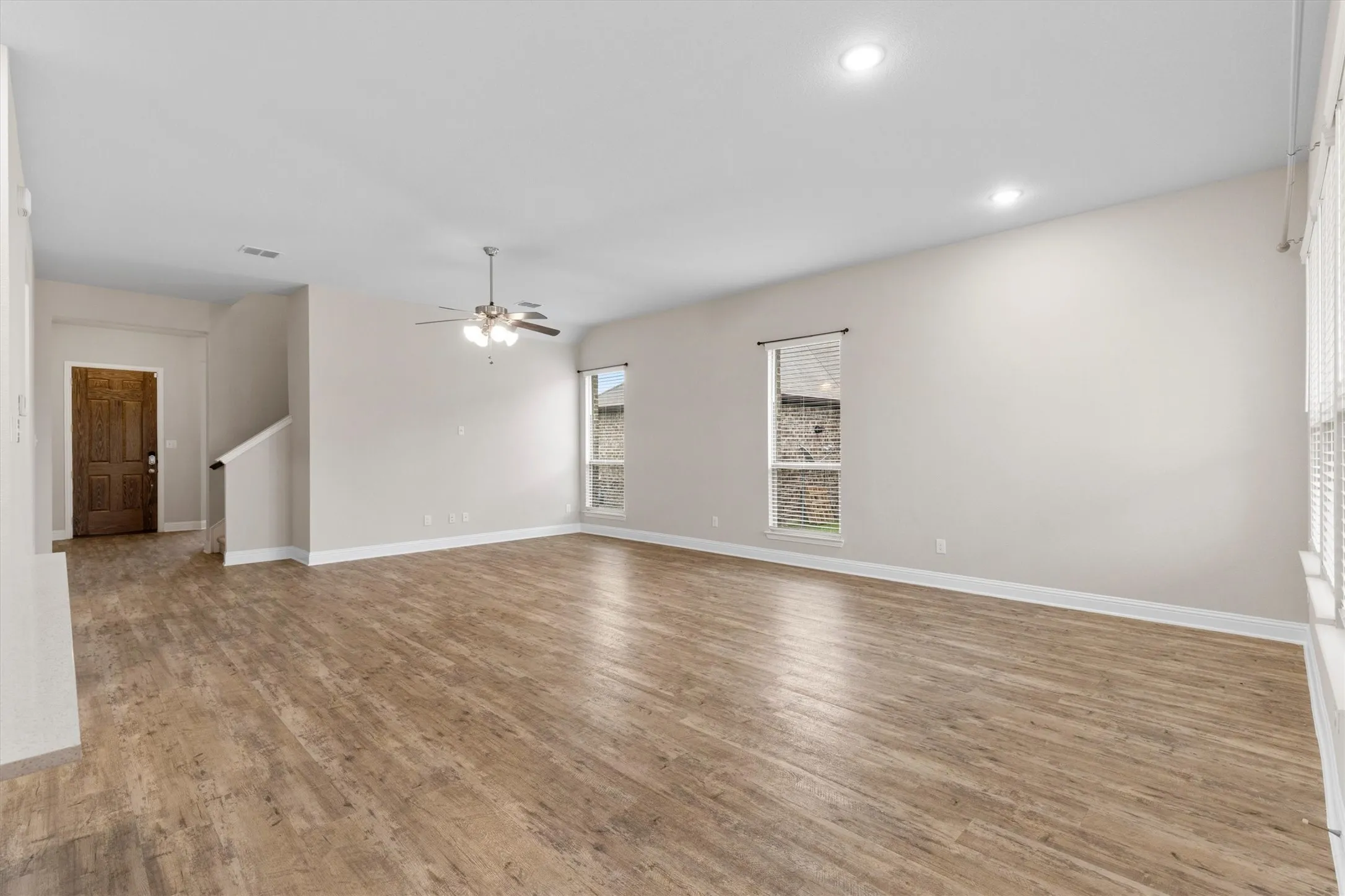 Single Family Residence For Rent in Kaufman County , 576 Spruce Trail, Forney, Texas 75126, 3 Bedroom, 3 Bathroom, 2 Garage spaces, 3,180 Sqft, built in 2018, Preowned, mls#21207929, Real Estate Agent in Forney, Homes For Rent in Kaufman county, Homes For Rent in Forney, Realtor in Forney Texas, Real Estate Brokerage Independent Realty Texas, Luminita Cordes Realtor