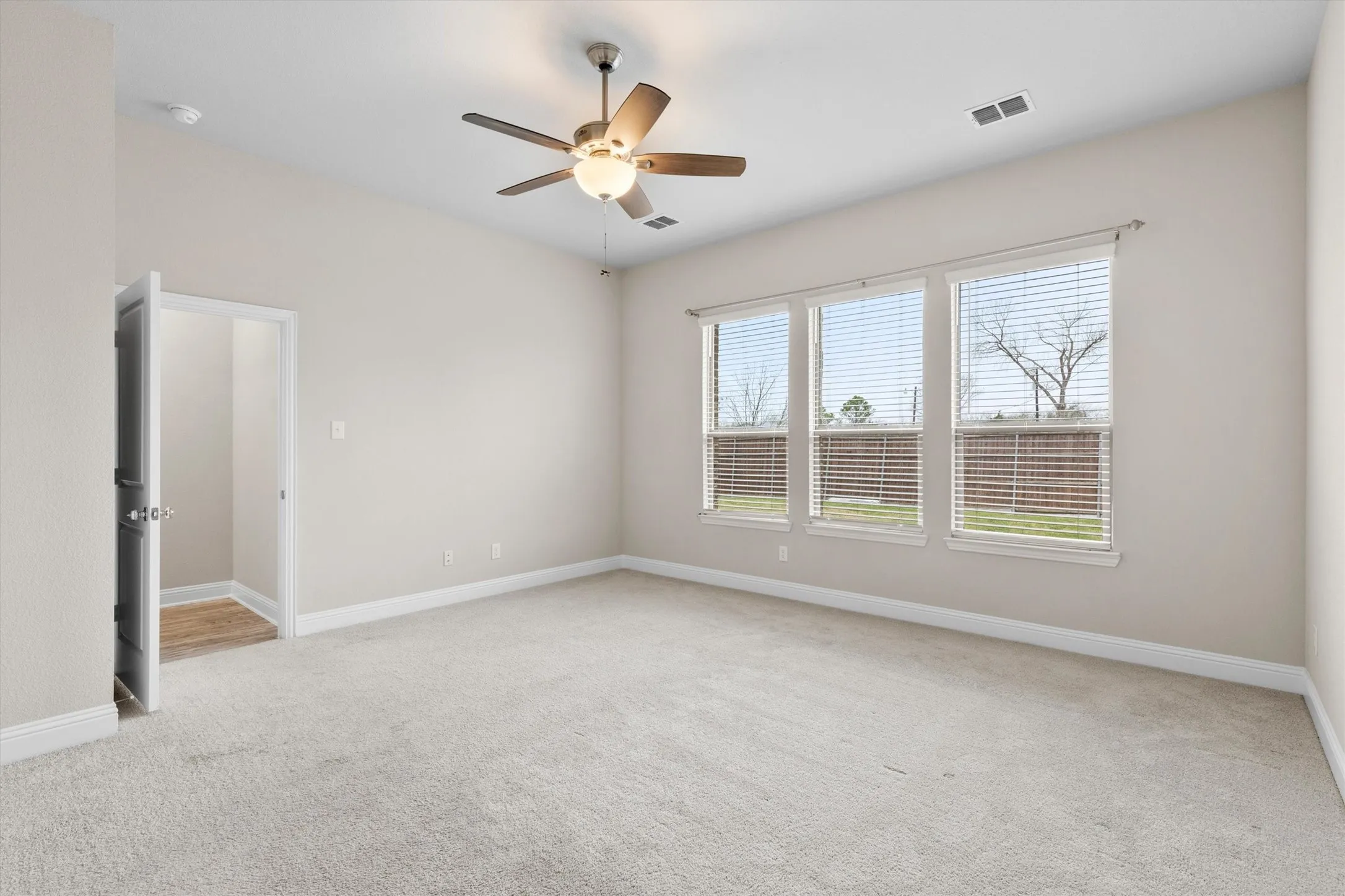 Single Family Residence For Rent in Kaufman County , 576 Spruce Trail, Forney, Texas 75126, 3 Bedroom, 3 Bathroom, 2 Garage spaces, 3,180 Sqft, built in 2018, Preowned, mls#21207929, Real Estate Agent in Forney, Homes For Rent in Kaufman county, Homes For Rent in Forney, Realtor in Forney Texas, Real Estate Brokerage Independent Realty Texas, Luminita Cordes Realtor