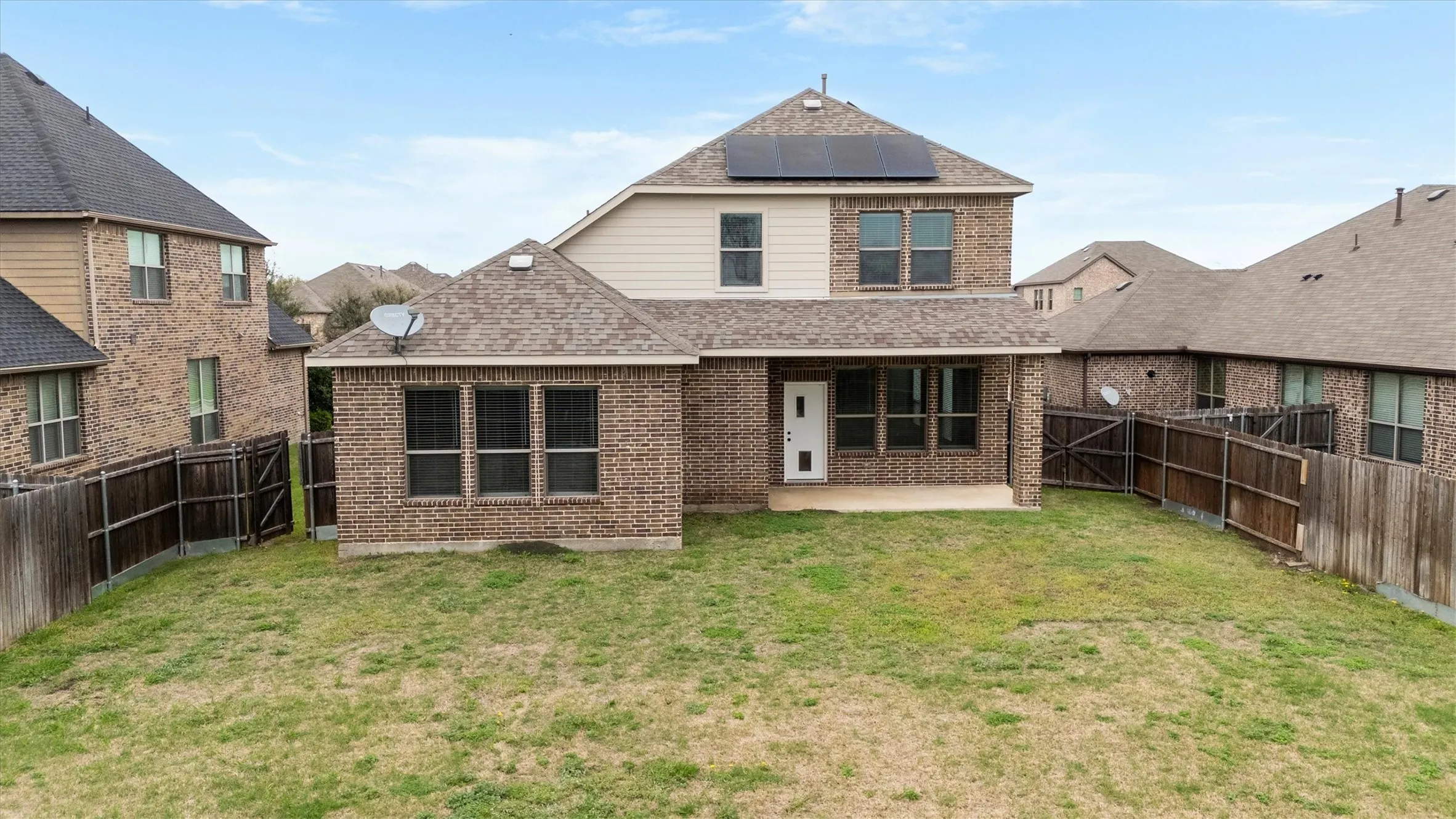 Single Family Residence For Rent in Kaufman County , 576 Spruce Trail, Forney, Texas 75126, 3 Bedroom, 3 Bathroom, 2 Garage spaces, 3,180 Sqft, built in 2018, Preowned, mls#21207929, Real Estate Agent in Forney, Homes For Rent in Kaufman county, Homes For Rent in Forney, Realtor in Forney Texas, Real Estate Brokerage Independent Realty Texas, Luminita Cordes Realtor