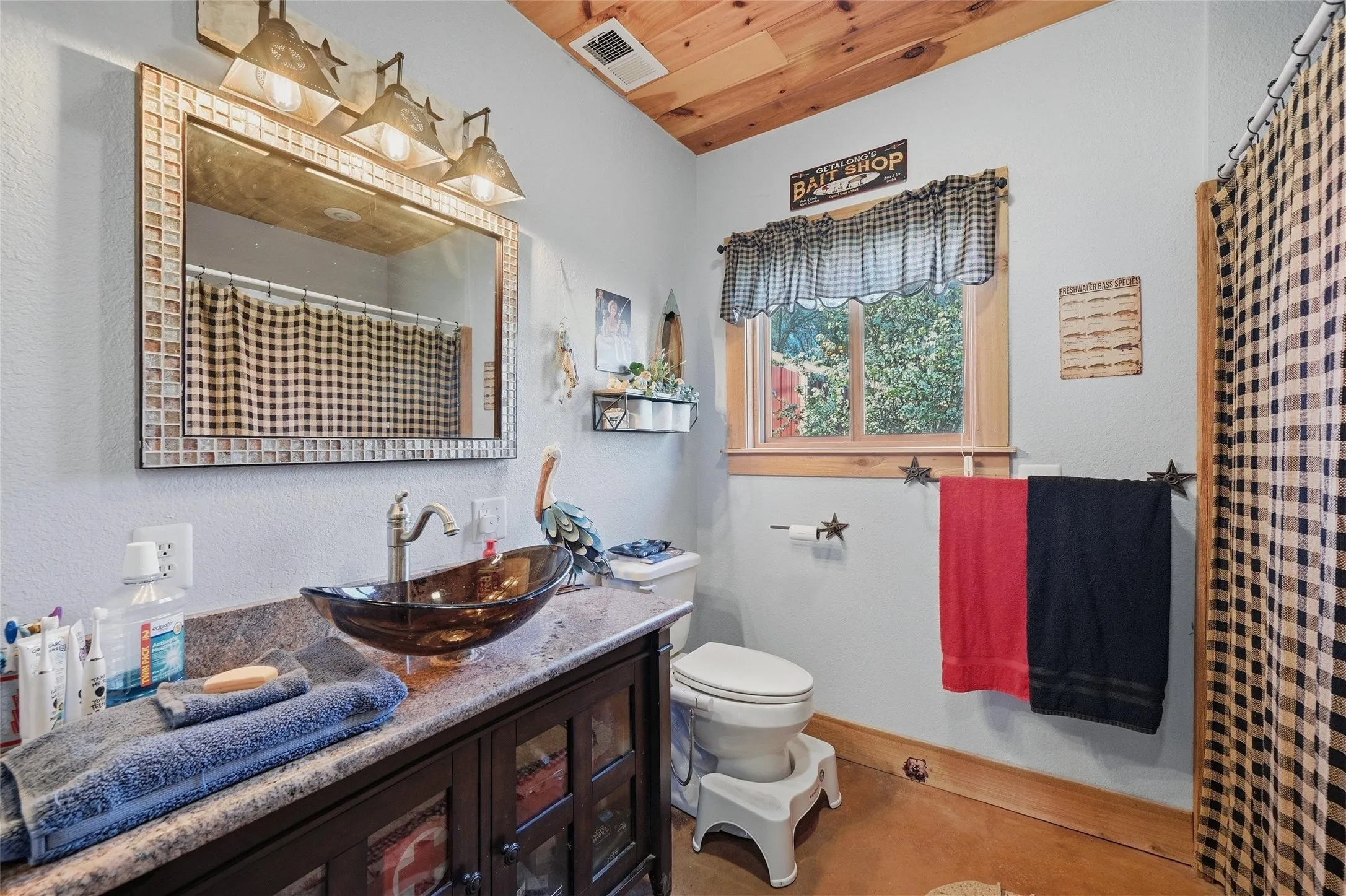 Single Family Residence For Sale in Grayson County , 115 Friar Tuck Drive, Gordonville, Texas 76245, 2 Bedroom, 2 Bathroom, 2 Garage spaces, 1,472 Sqft, built in 2020, Preowned, mls#21208240, Real Estate Agent in Gordonville, Homes For Sale in Grayson county, Homes For Sale in Gordonville, Realtor in Gordonville Texas, Real Estate Brokerage Independent Realty Texas, Luminita Cordes Realtor
