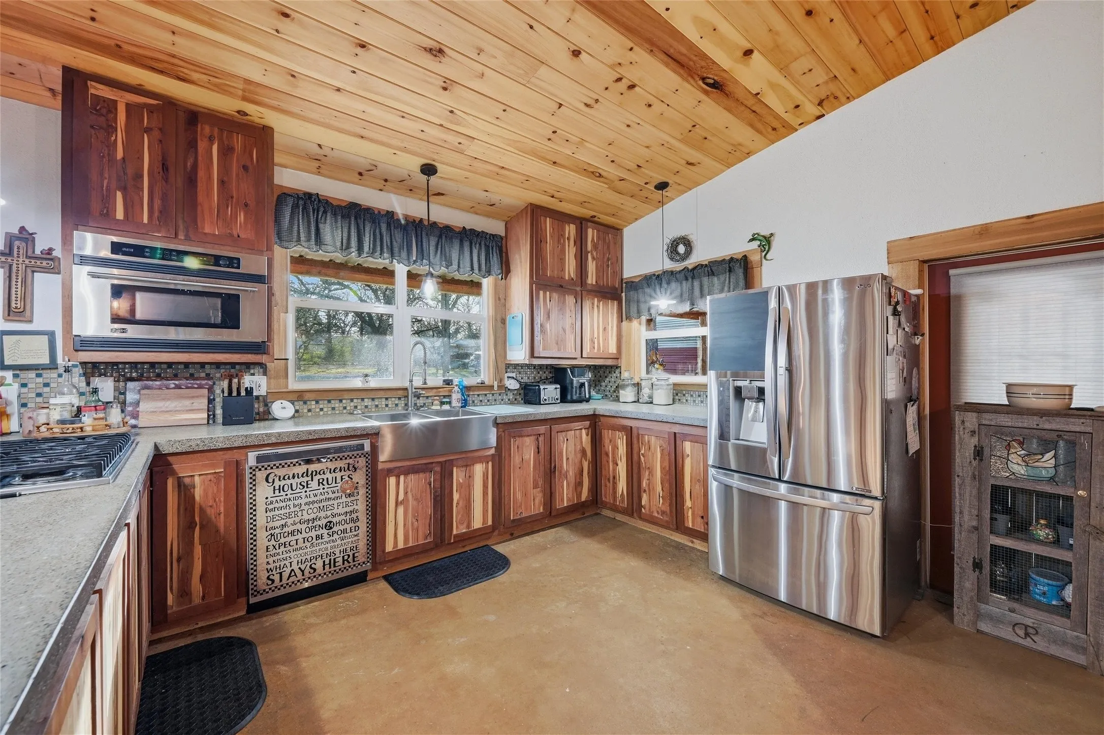 Single Family Residence For Sale in Grayson County , 115 Friar Tuck Drive, Gordonville, Texas 76245, 2 Bedroom, 2 Bathroom, 2 Garage spaces, 1,472 Sqft, built in 2020, Preowned, mls#21208240, Real Estate Agent in Gordonville, Homes For Sale in Grayson county, Homes For Sale in Gordonville, Realtor in Gordonville Texas, Real Estate Brokerage Independent Realty Texas, Luminita Cordes Realtor