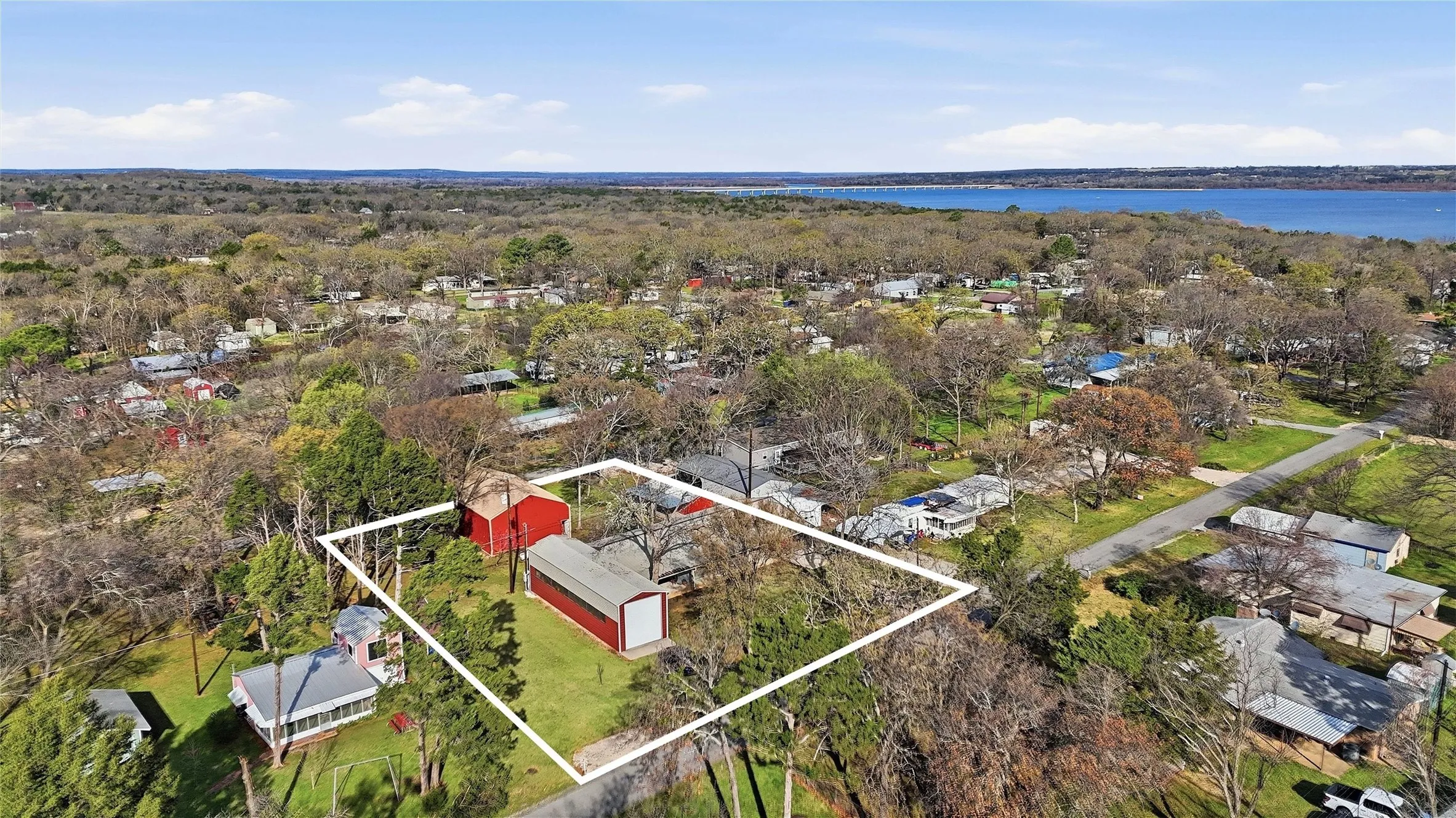 Single Family Residence For Sale in Grayson County , 115 Friar Tuck Drive, Gordonville, Texas 76245, 2 Bedroom, 2 Bathroom, 2 Garage spaces, 1,472 Sqft, built in 2020, Preowned, mls#21208240, Real Estate Agent in Gordonville, Homes For Sale in Grayson county, Homes For Sale in Gordonville, Realtor in Gordonville Texas, Real Estate Brokerage Independent Realty Texas, Luminita Cordes Realtor