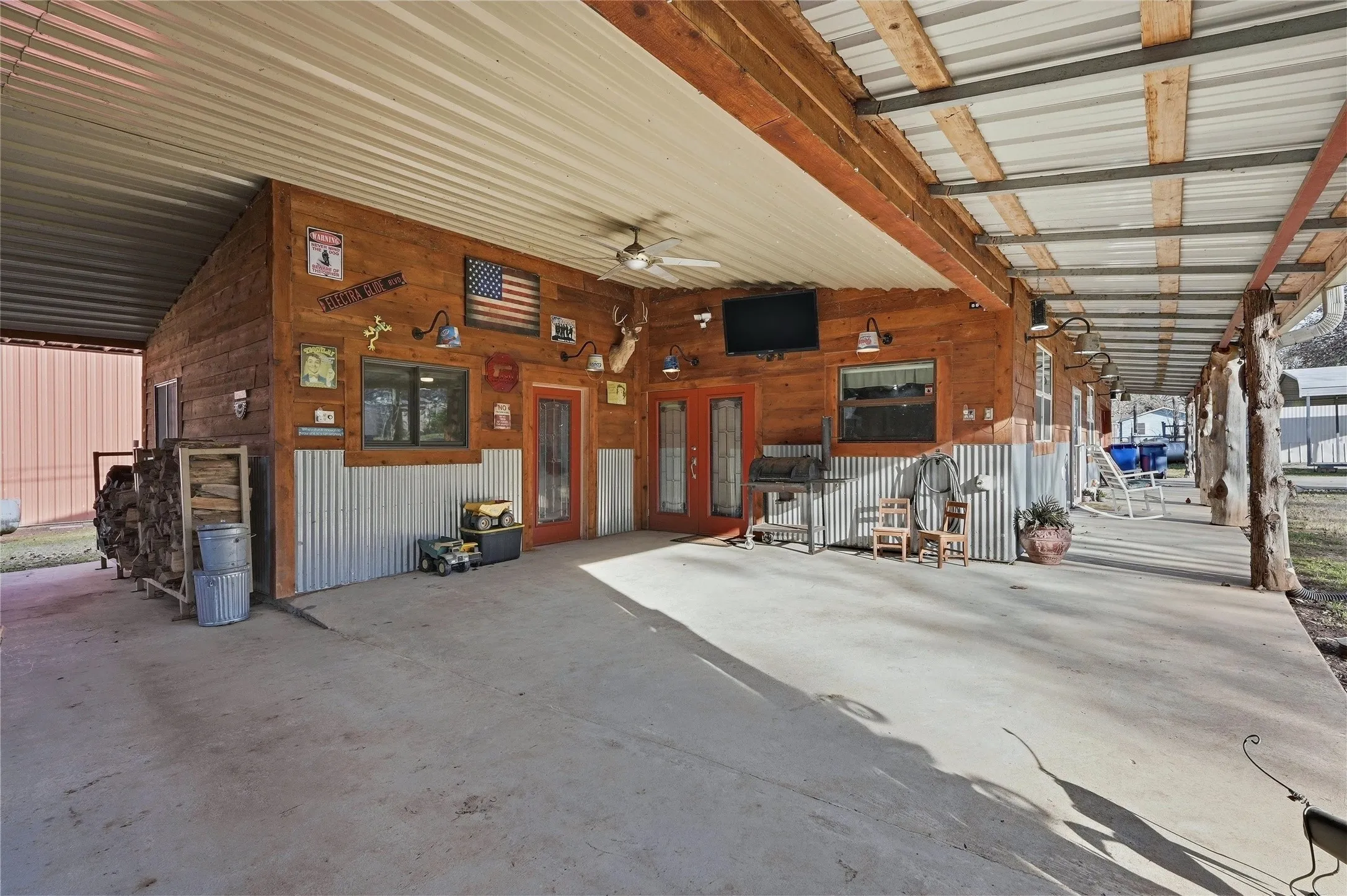 Outdoor kitchen
