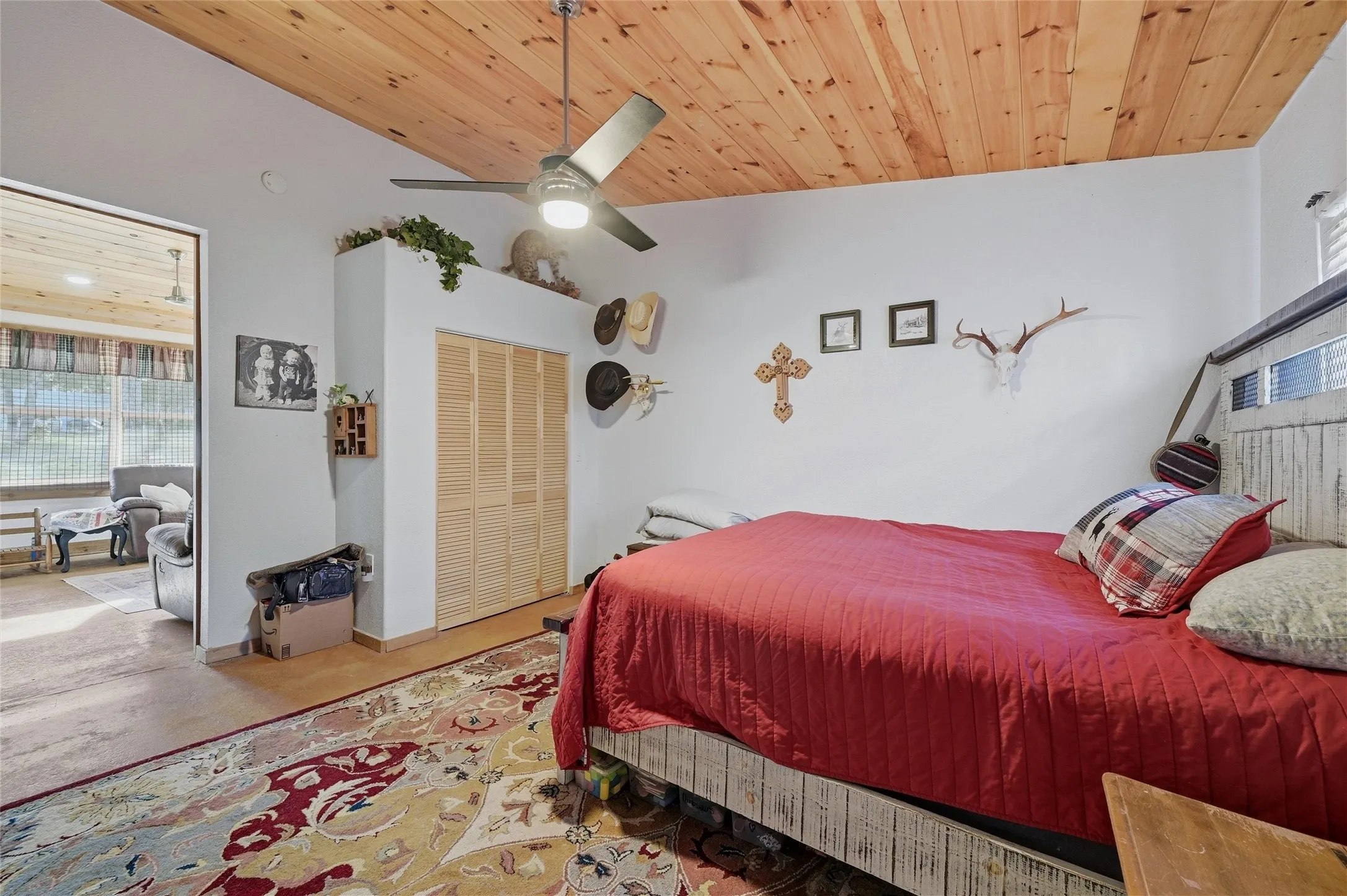 Single Family Residence For Sale in Grayson County , 115 Friar Tuck Drive, Gordonville, Texas 76245, 2 Bedroom, 2 Bathroom, 2 Garage spaces, 1,472 Sqft, built in 2020, Preowned, mls#21208240, Real Estate Agent in Gordonville, Homes For Sale in Grayson county, Homes For Sale in Gordonville, Realtor in Gordonville Texas, Real Estate Brokerage Independent Realty Texas, Luminita Cordes Realtor