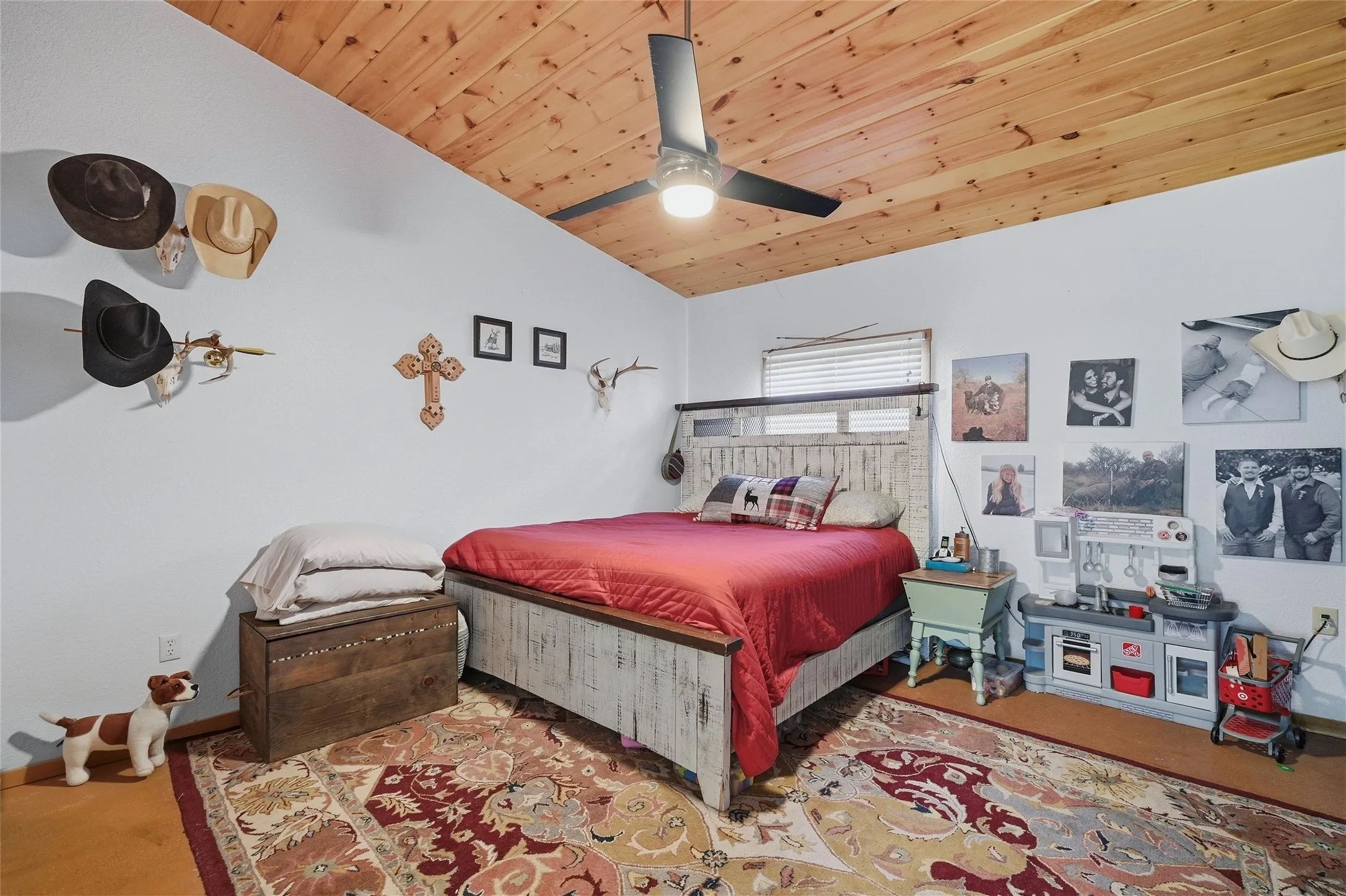 Single Family Residence For Sale in Grayson County , 115 Friar Tuck Drive, Gordonville, Texas 76245, 2 Bedroom, 2 Bathroom, 2 Garage spaces, 1,472 Sqft, built in 2020, Preowned, mls#21208240, Real Estate Agent in Gordonville, Homes For Sale in Grayson county, Homes For Sale in Gordonville, Realtor in Gordonville Texas, Real Estate Brokerage Independent Realty Texas, Luminita Cordes Realtor
