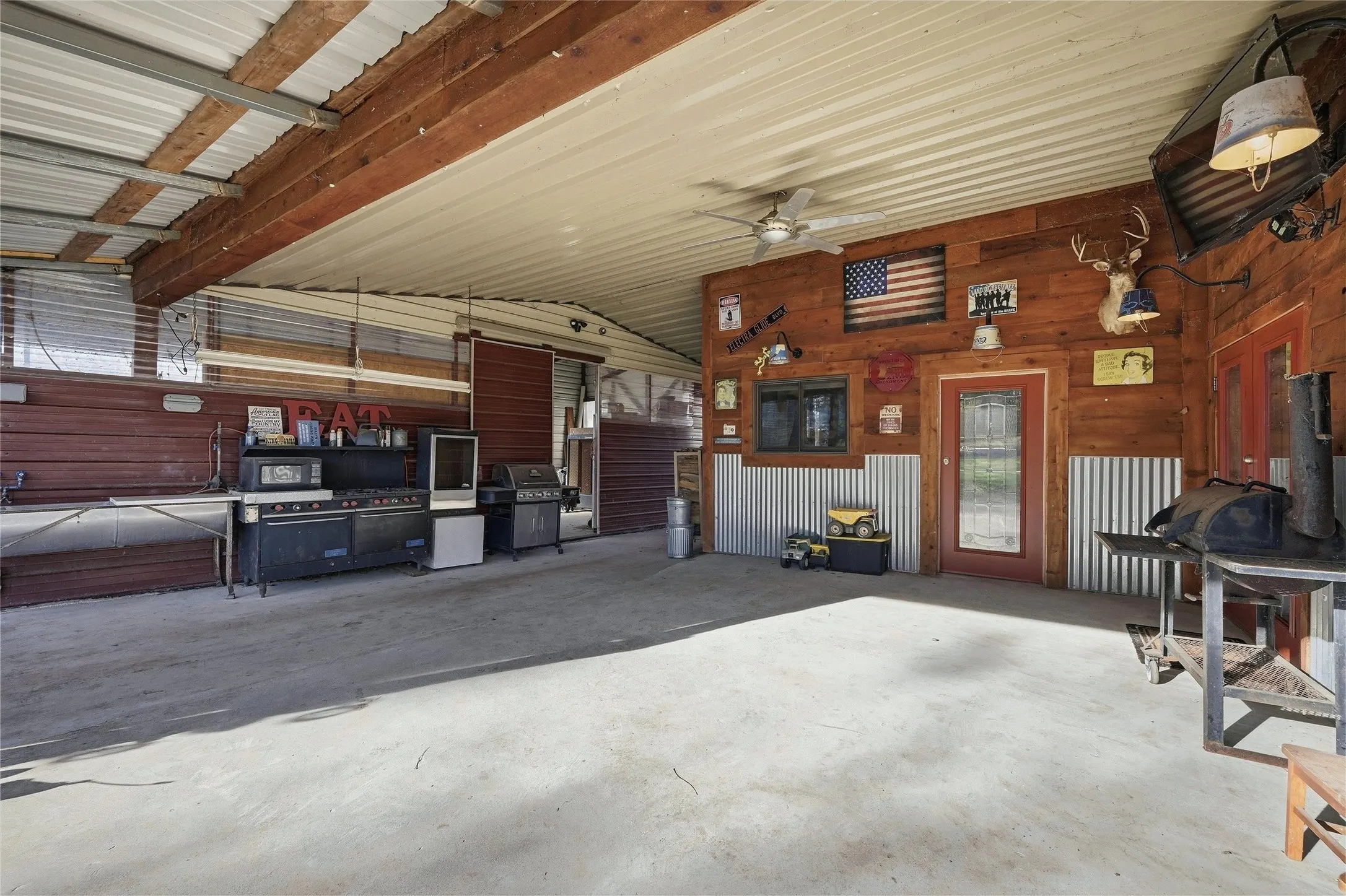 Outdoor kitchen area
