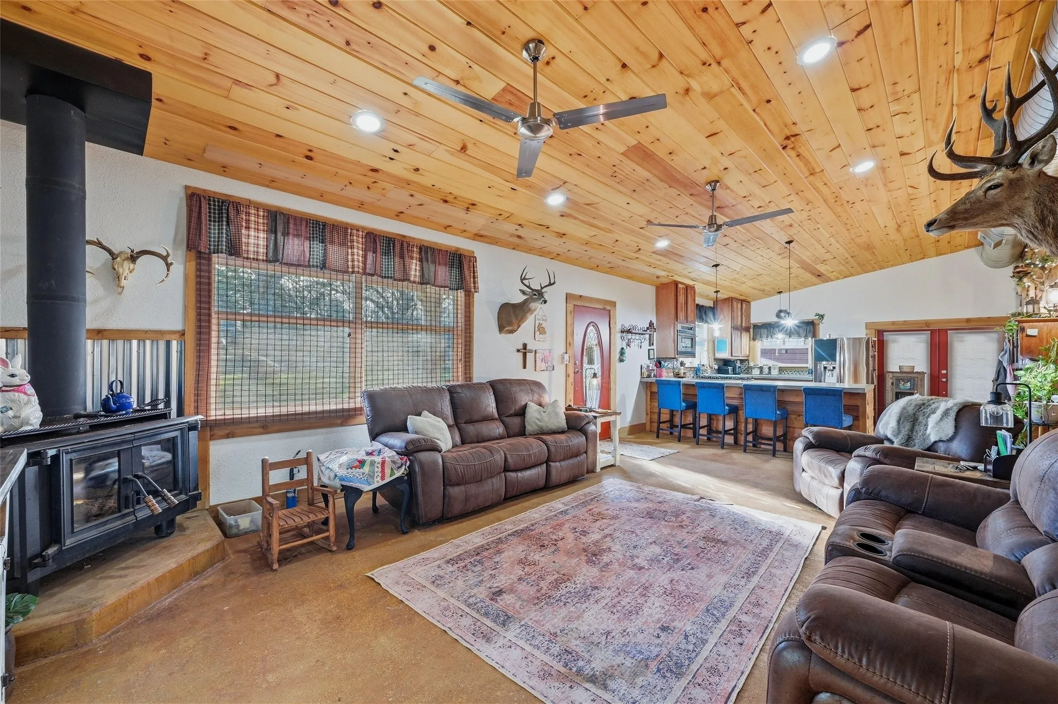 Single Family Residence For Sale in Grayson County , 115 Friar Tuck Drive, Gordonville, Texas 76245, 2 Bedroom, 2 Bathroom, 2 Garage spaces, 1,472 Sqft, built in 2020, Preowned, mls#21208240, Real Estate Agent in Gordonville, Homes For Sale in Grayson county, Homes For Sale in Gordonville, Realtor in Gordonville Texas, Real Estate Brokerage Independent Realty Texas, Luminita Cordes Realtor