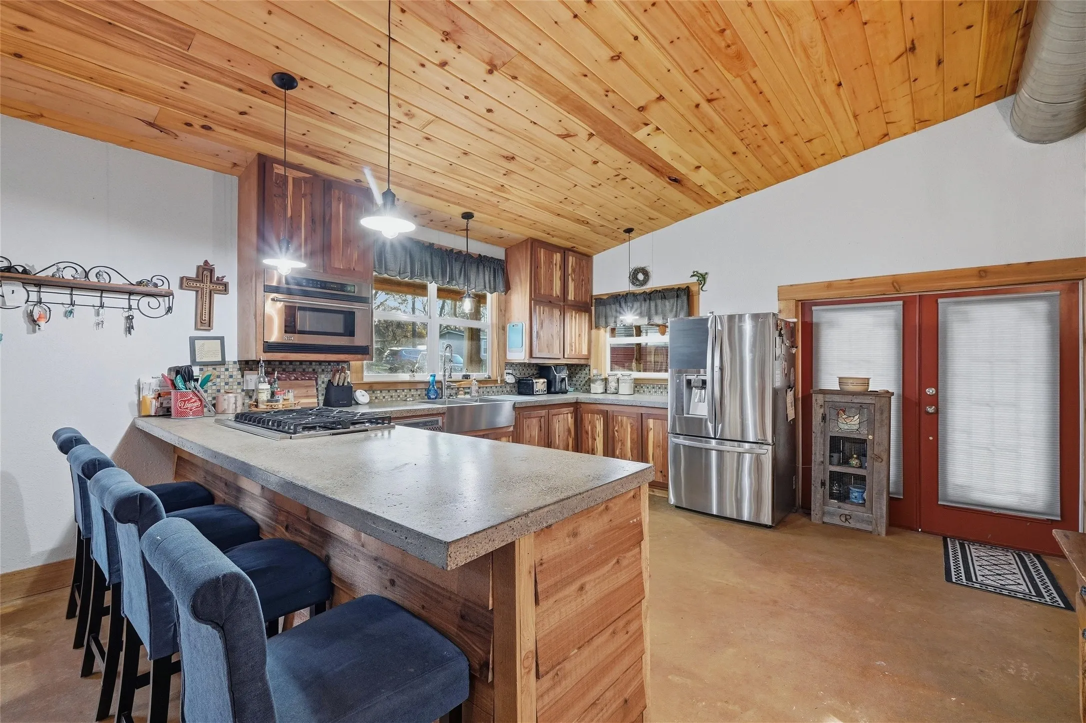 Single Family Residence For Sale in Grayson County , 115 Friar Tuck Drive, Gordonville, Texas 76245, 2 Bedroom, 2 Bathroom, 2 Garage spaces, 1,472 Sqft, built in 2020, Preowned, mls#21208240, Real Estate Agent in Gordonville, Homes For Sale in Grayson county, Homes For Sale in Gordonville, Realtor in Gordonville Texas, Real Estate Brokerage Independent Realty Texas, Luminita Cordes Realtor