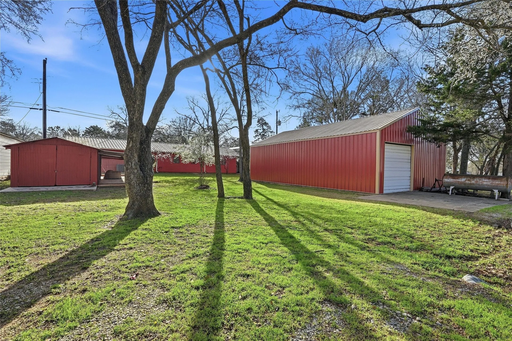 Single Family Residence For Sale in Grayson County , 115 Friar Tuck Drive, Gordonville, Texas 76245, 2 Bedroom, 2 Bathroom, 2 Garage spaces, 1,472 Sqft, built in 2020, Preowned, mls#21208240, Real Estate Agent in Gordonville, Homes For Sale in Grayson county, Homes For Sale in Gordonville, Realtor in Gordonville Texas, Real Estate Brokerage Independent Realty Texas, Luminita Cordes Realtor