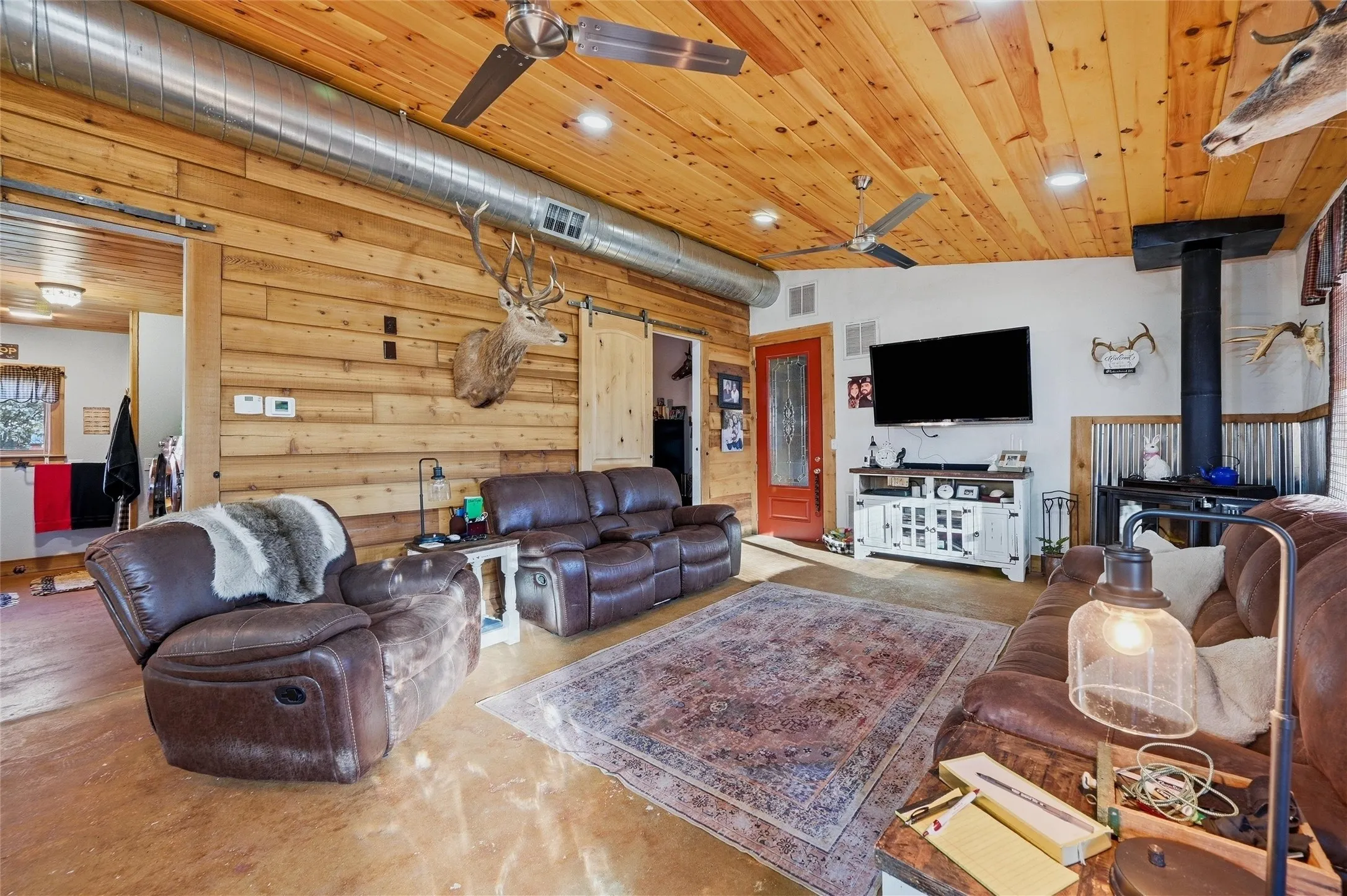 Single Family Residence For Sale in Grayson County , 115 Friar Tuck Drive, Gordonville, Texas 76245, 2 Bedroom, 2 Bathroom, 2 Garage spaces, 1,472 Sqft, built in 2020, Preowned, mls#21208240, Real Estate Agent in Gordonville, Homes For Sale in Grayson county, Homes For Sale in Gordonville, Realtor in Gordonville Texas, Real Estate Brokerage Independent Realty Texas, Luminita Cordes Realtor