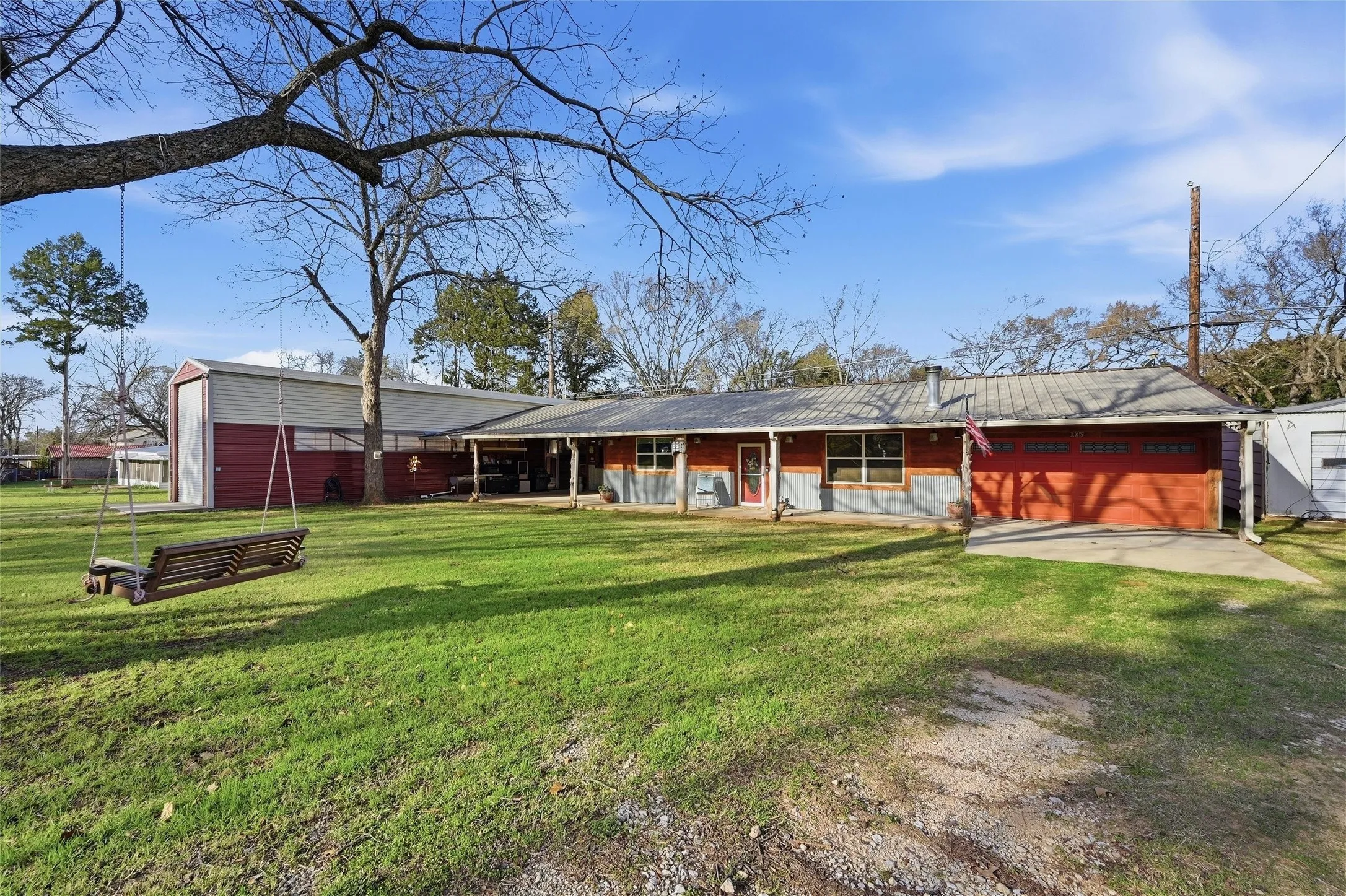 Single Family Residence For Sale in Grayson County , 115 Friar Tuck Drive, Gordonville, Texas 76245, 2 Bedroom, 2 Bathroom, 2 Garage spaces, 1,472 Sqft, built in 2020, Preowned, mls#21208240, Real Estate Agent in Gordonville, Homes For Sale in Grayson county, Homes For Sale in Gordonville, Realtor in Gordonville Texas, Real Estate Brokerage Independent Realty Texas, Luminita Cordes Realtor