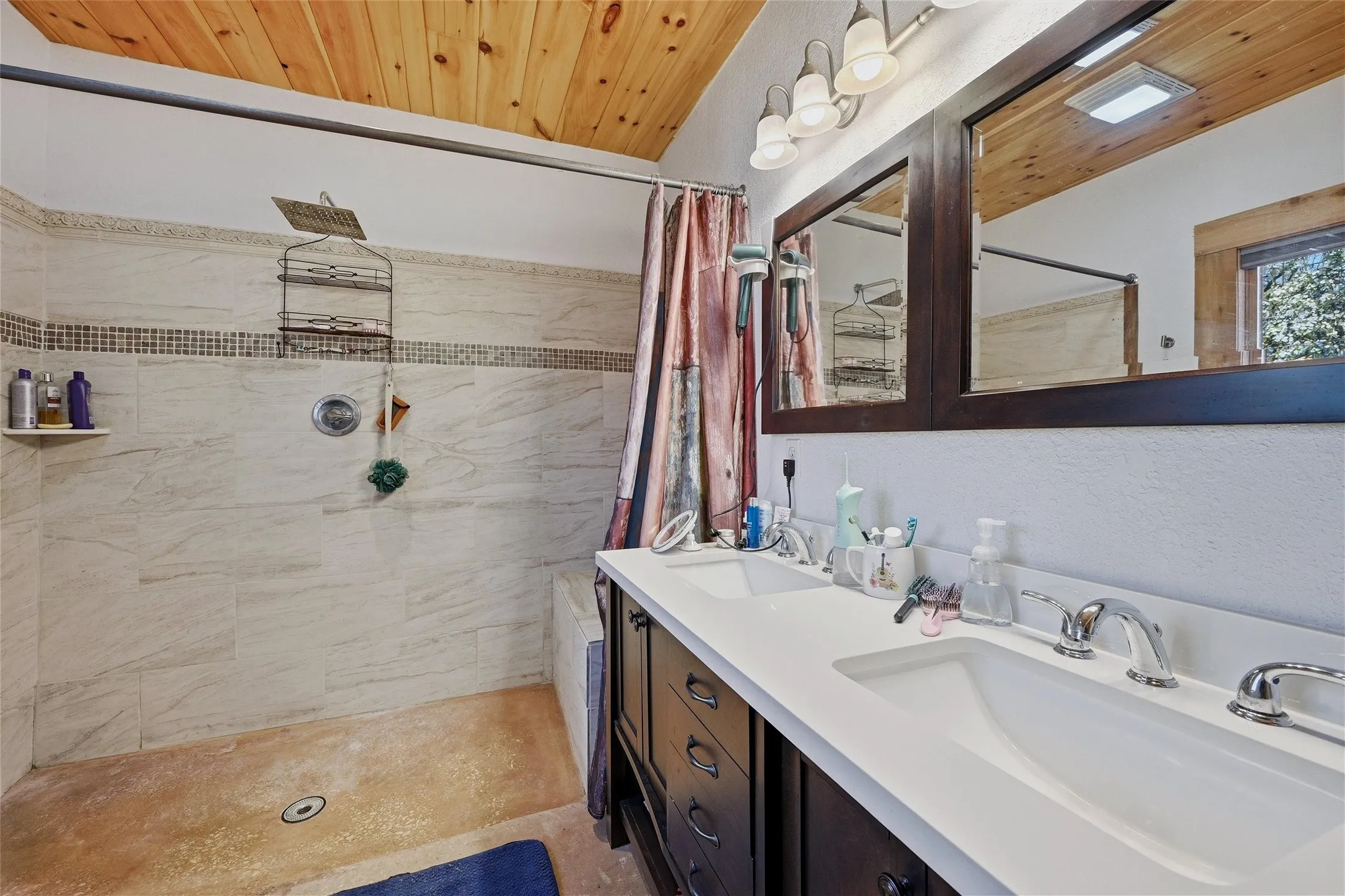 Single Family Residence For Sale in Grayson County , 115 Friar Tuck Drive, Gordonville, Texas 76245, 2 Bedroom, 2 Bathroom, 2 Garage spaces, 1,472 Sqft, built in 2020, Preowned, mls#21208240, Real Estate Agent in Gordonville, Homes For Sale in Grayson county, Homes For Sale in Gordonville, Realtor in Gordonville Texas, Real Estate Brokerage Independent Realty Texas, Luminita Cordes Realtor