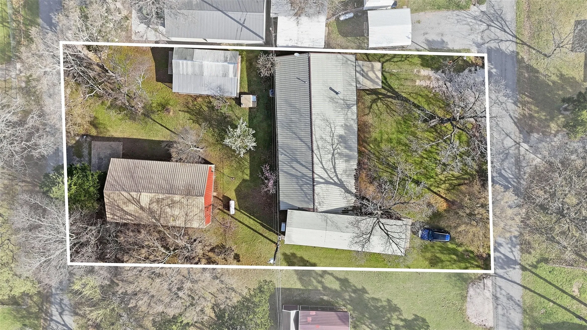 Single Family Residence For Sale in Grayson County , 115 Friar Tuck Drive, Gordonville, Texas 76245, 2 Bedroom, 2 Bathroom, 2 Garage spaces, 1,472 Sqft, built in 2020, Preowned, mls#21208240, Real Estate Agent in Gordonville, Homes For Sale in Grayson county, Homes For Sale in Gordonville, Realtor in Gordonville Texas, Real Estate Brokerage Independent Realty Texas, Luminita Cordes Realtor