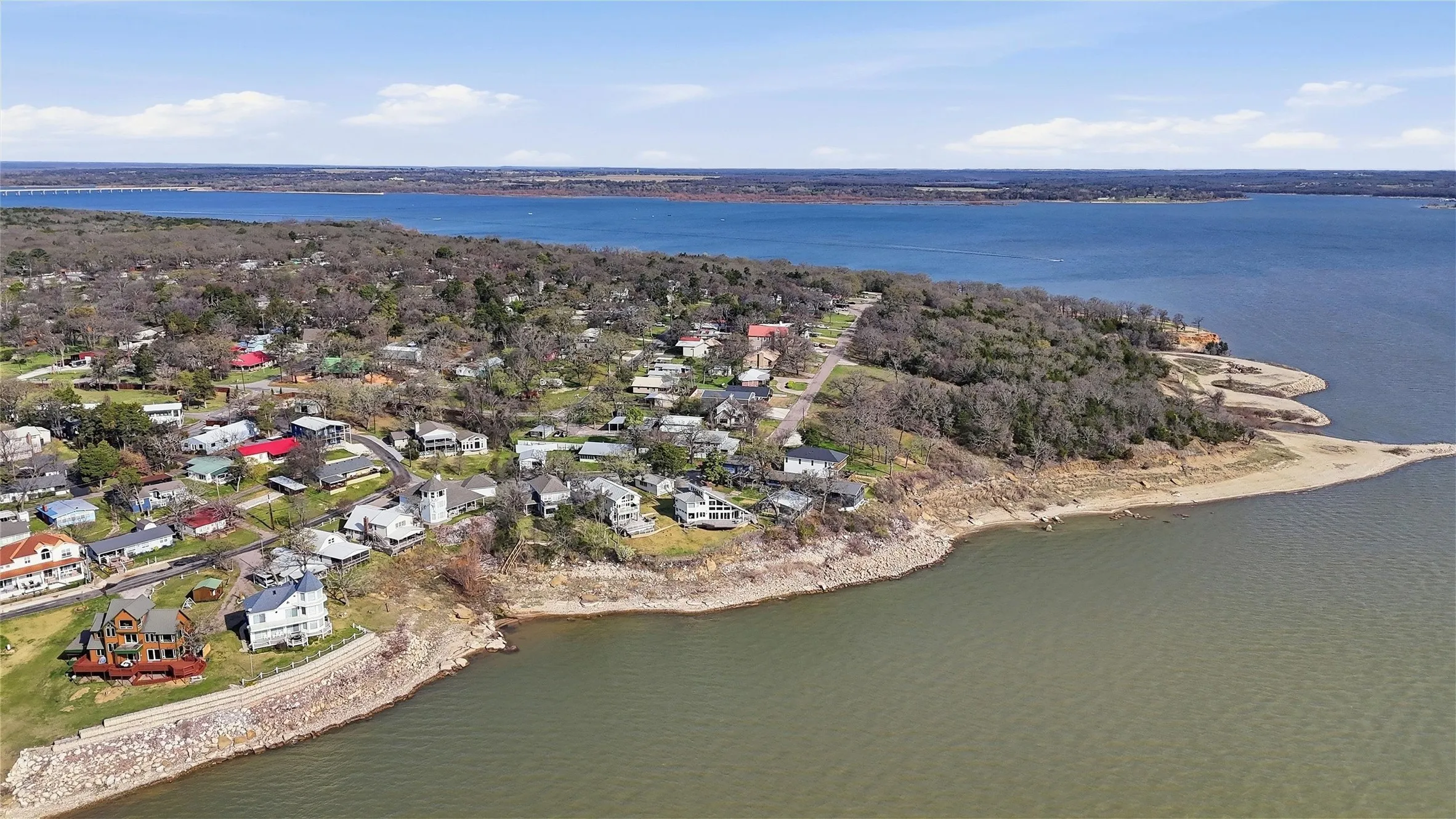 Single Family Residence For Sale in Grayson County , 115 Friar Tuck Drive, Gordonville, Texas 76245, 2 Bedroom, 2 Bathroom, 2 Garage spaces, 1,472 Sqft, built in 2020, Preowned, mls#21208240, Real Estate Agent in Gordonville, Homes For Sale in Grayson county, Homes For Sale in Gordonville, Realtor in Gordonville Texas, Real Estate Brokerage Independent Realty Texas, Luminita Cordes Realtor