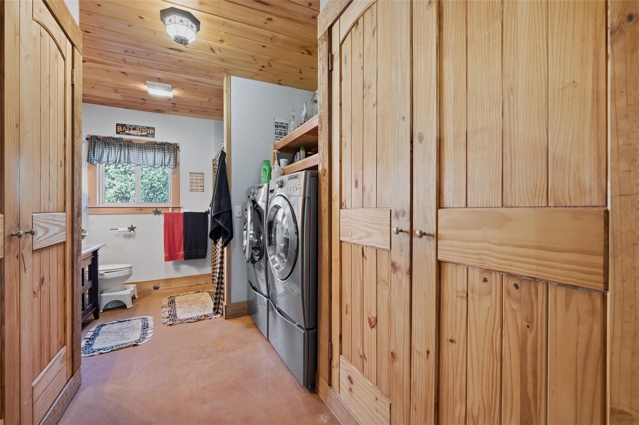 Single Family Residence For Sale in Grayson County , 115 Friar Tuck Drive, Gordonville, Texas 76245, 2 Bedroom, 2 Bathroom, 2 Garage spaces, 1,472 Sqft, built in 2020, Preowned, mls#21208240, Real Estate Agent in Gordonville, Homes For Sale in Grayson county, Homes For Sale in Gordonville, Realtor in Gordonville Texas, Real Estate Brokerage Independent Realty Texas, Luminita Cordes Realtor