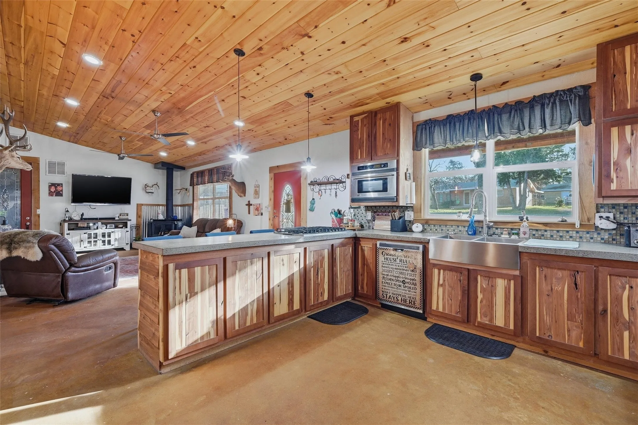 Single Family Residence For Sale in Grayson County , 115 Friar Tuck Drive, Gordonville, Texas 76245, 2 Bedroom, 2 Bathroom, 2 Garage spaces, 1,472 Sqft, built in 2020, Preowned, mls#21208240, Real Estate Agent in Gordonville, Homes For Sale in Grayson county, Homes For Sale in Gordonville, Realtor in Gordonville Texas, Real Estate Brokerage Independent Realty Texas, Luminita Cordes Realtor
