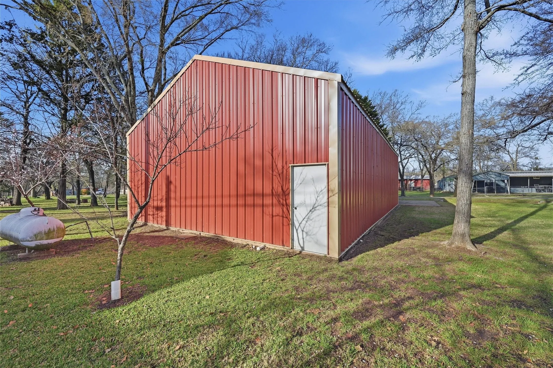 Single Family Residence For Sale in Grayson County , 115 Friar Tuck Drive, Gordonville, Texas 76245, 2 Bedroom, 2 Bathroom, 2 Garage spaces, 1,472 Sqft, built in 2020, Preowned, mls#21208240, Real Estate Agent in Gordonville, Homes For Sale in Grayson county, Homes For Sale in Gordonville, Realtor in Gordonville Texas, Real Estate Brokerage Independent Realty Texas, Luminita Cordes Realtor