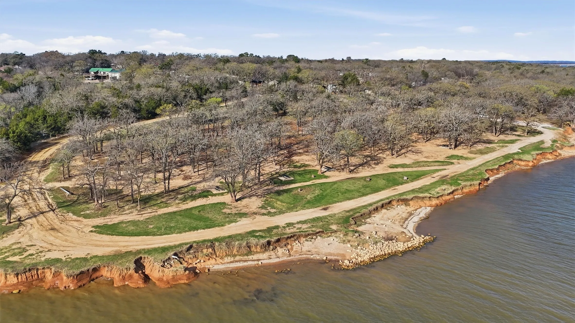 Single Family Residence For Sale in Grayson County , 115 Friar Tuck Drive, Gordonville, Texas 76245, 2 Bedroom, 2 Bathroom, 2 Garage spaces, 1,472 Sqft, built in 2020, Preowned, mls#21208240, Real Estate Agent in Gordonville, Homes For Sale in Grayson county, Homes For Sale in Gordonville, Realtor in Gordonville Texas, Real Estate Brokerage Independent Realty Texas, Luminita Cordes Realtor