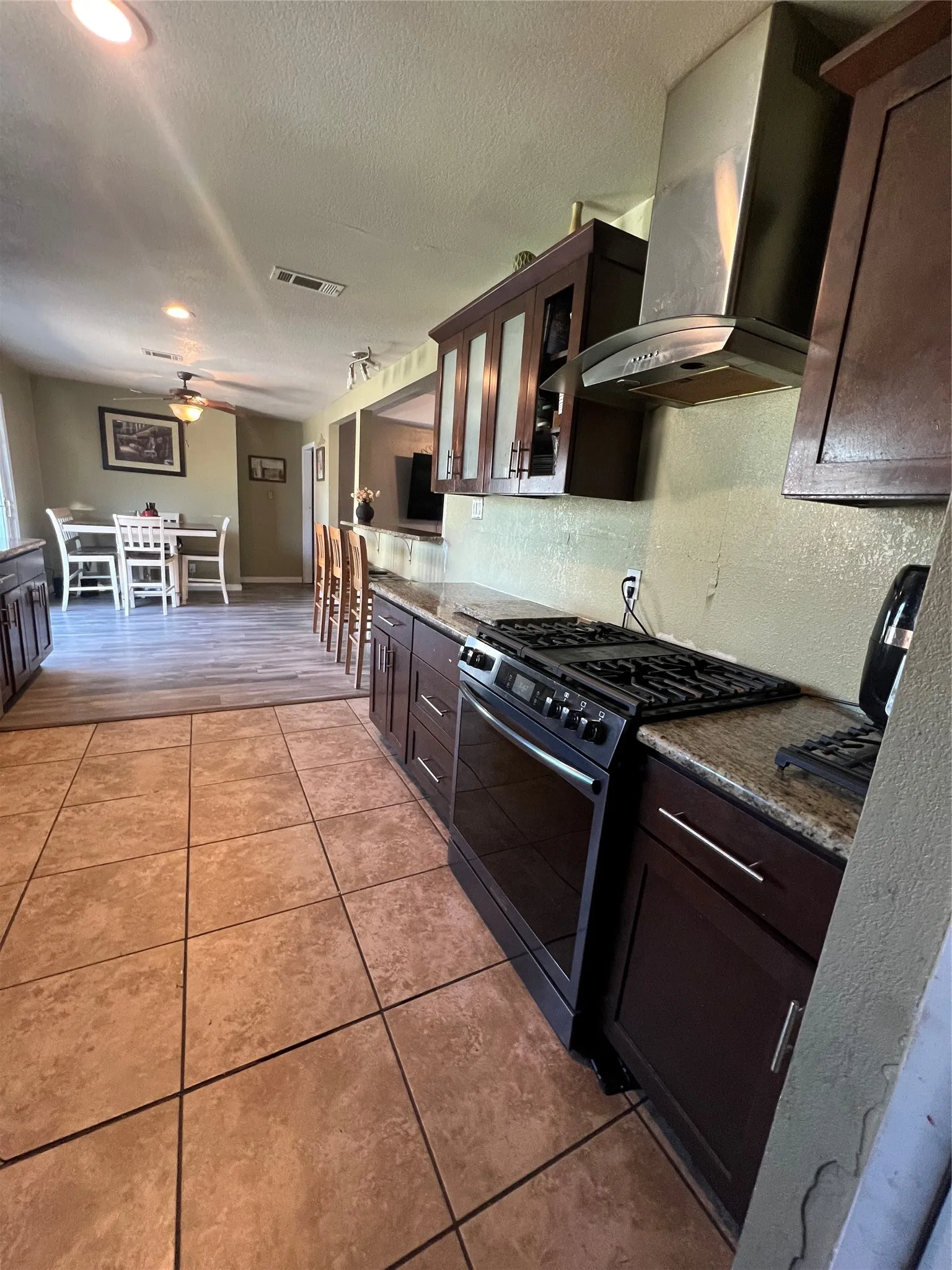 Single Family Residence For Sale in Tarrant County , 4704 Carlyle Drive, Fort Worth, Texas 76132, 3 Bedroom, 2 Bathroom, 1 Garage spaces, 1,162 Sqft, built in 1959, mls#21208427, Real Estate Agent in Fort Worth, Homes For Sale in Tarrant county, Homes For Sale in Fort Worth, Realtor in Fort Worth Texas, Real Estate Brokerage Independent Realty Texas, Luminita Cordes Realtor