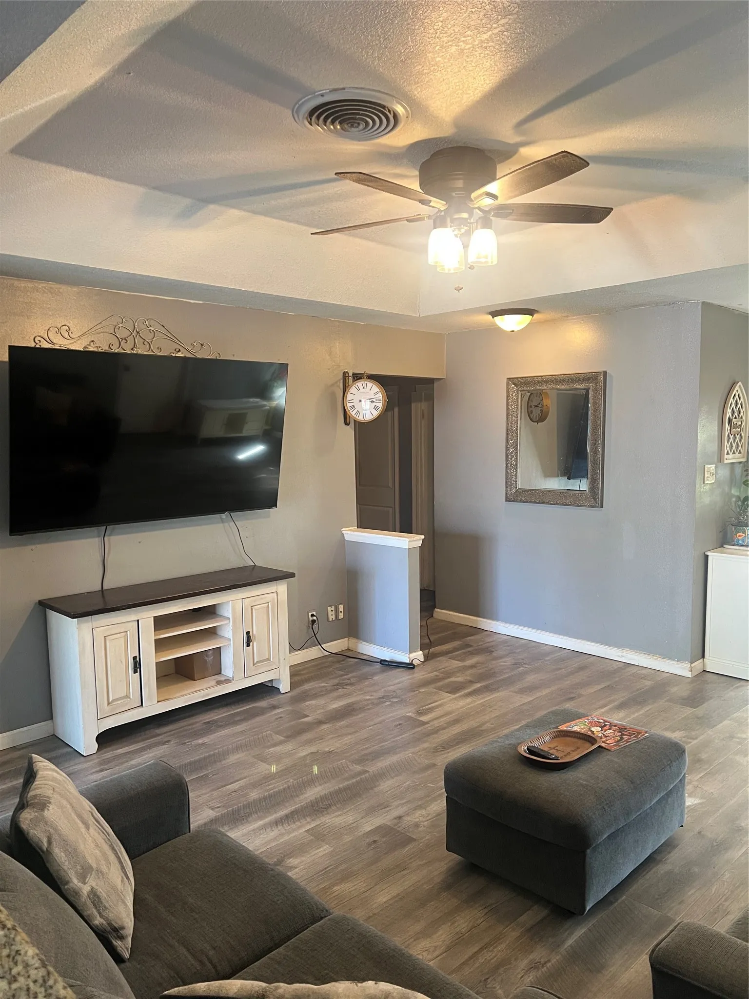 Single Family Residence For Sale in Tarrant County , 4704 Carlyle Drive, Fort Worth, Texas 76132, 3 Bedroom, 2 Bathroom, 1 Garage spaces, 1,162 Sqft, built in 1959, mls#21208427, Real Estate Agent in Fort Worth, Homes For Sale in Tarrant county, Homes For Sale in Fort Worth, Realtor in Fort Worth Texas, Real Estate Brokerage Independent Realty Texas, Luminita Cordes Realtor