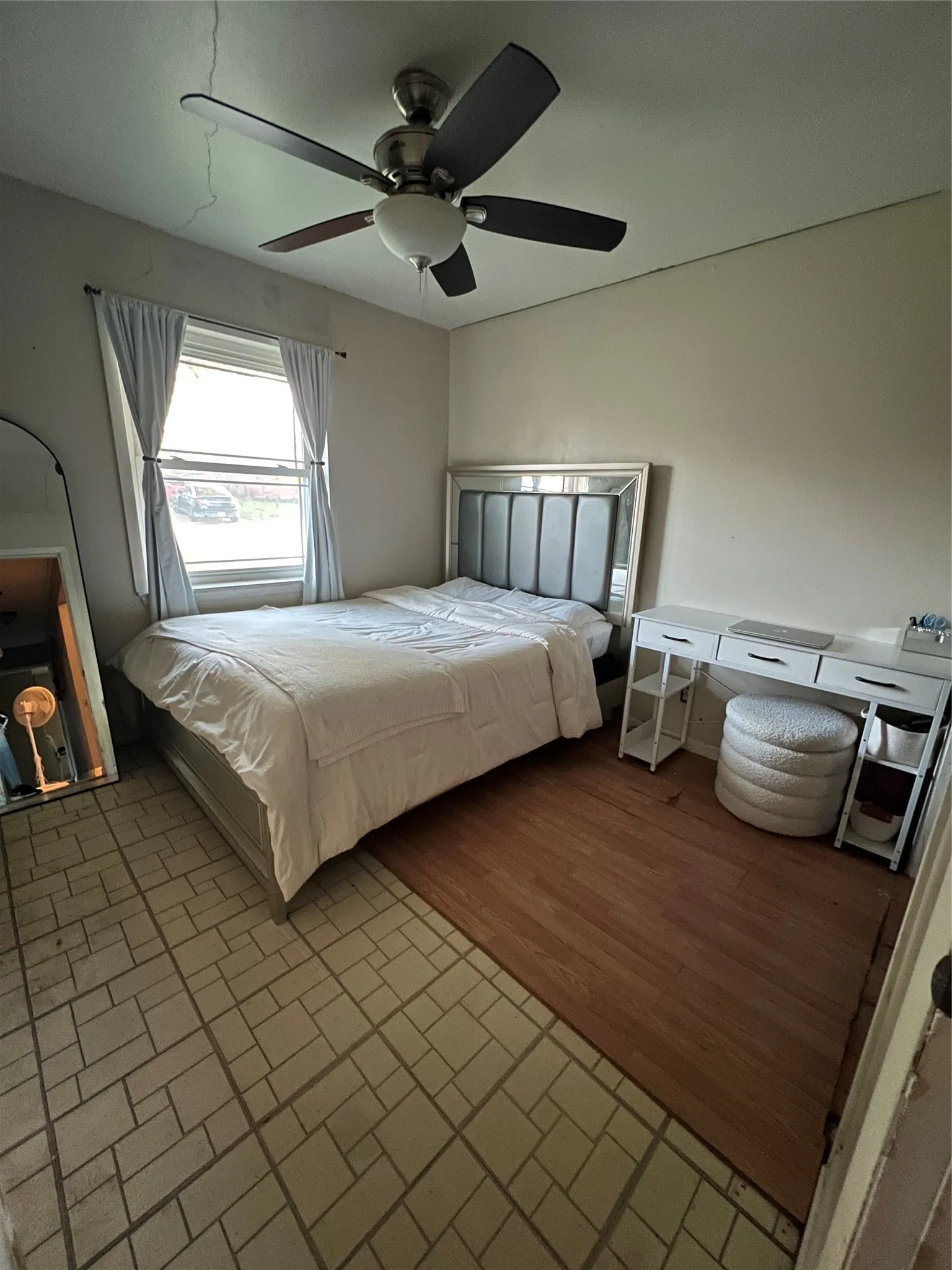 Single Family Residence For Sale in Tarrant County , 4704 Carlyle Drive, Fort Worth, Texas 76132, 3 Bedroom, 2 Bathroom, 1 Garage spaces, 1,162 Sqft, built in 1959, mls#21208427, Real Estate Agent in Fort Worth, Homes For Sale in Tarrant county, Homes For Sale in Fort Worth, Realtor in Fort Worth Texas, Real Estate Brokerage Independent Realty Texas, Luminita Cordes Realtor