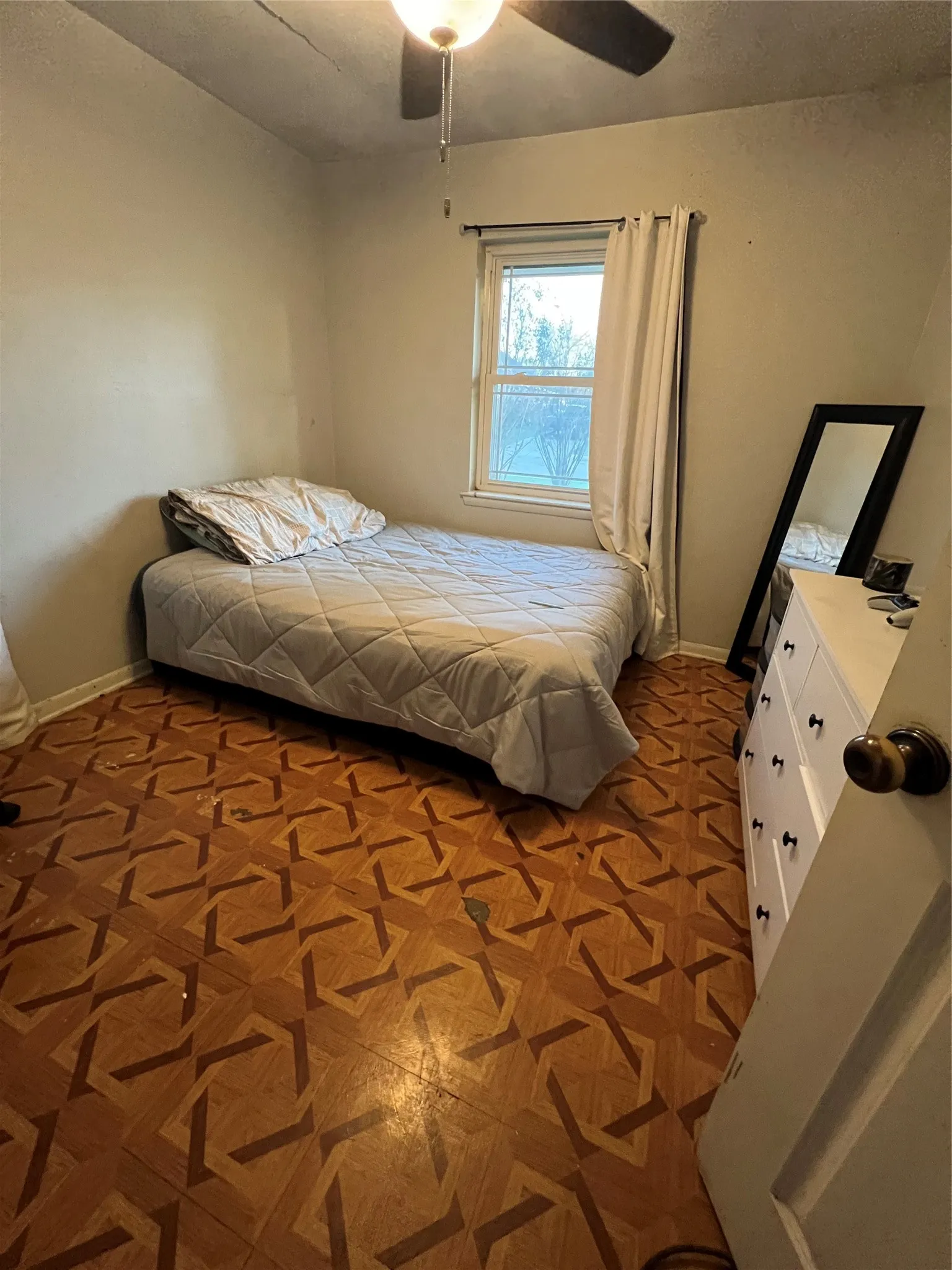 Single Family Residence For Sale in Tarrant County , 4704 Carlyle Drive, Fort Worth, Texas 76132, 3 Bedroom, 2 Bathroom, 1 Garage spaces, 1,162 Sqft, built in 1959, mls#21208427, Real Estate Agent in Fort Worth, Homes For Sale in Tarrant county, Homes For Sale in Fort Worth, Realtor in Fort Worth Texas, Real Estate Brokerage Independent Realty Texas, Luminita Cordes Realtor