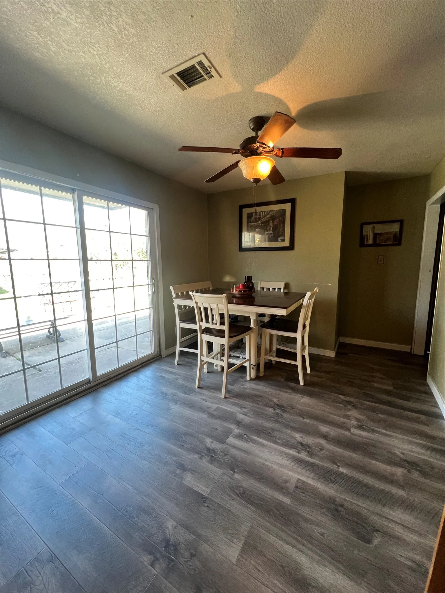 Single Family Residence For Sale in Tarrant County , 4704 Carlyle Drive, Fort Worth, Texas 76132, 3 Bedroom, 2 Bathroom, 1 Garage spaces, 1,162 Sqft, built in 1959, mls#21208427, Real Estate Agent in Fort Worth, Homes For Sale in Tarrant county, Homes For Sale in Fort Worth, Realtor in Fort Worth Texas, Real Estate Brokerage Independent Realty Texas, Luminita Cordes Realtor