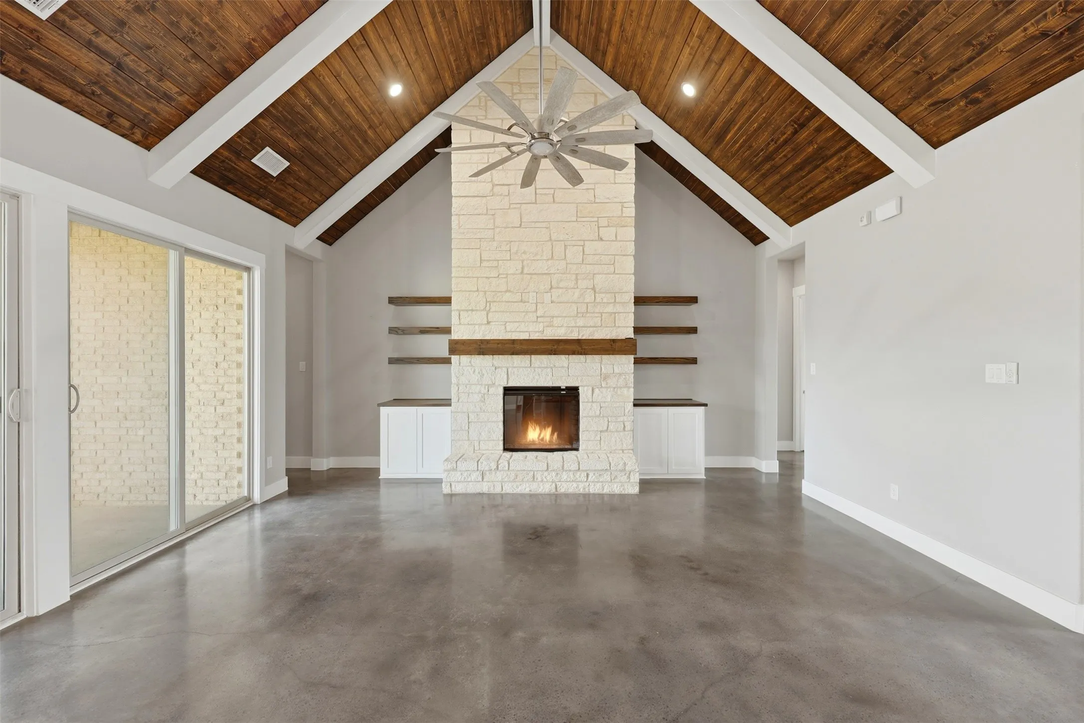 Single Family Residence For Sale in Ellis County , 3550 Sharp Court, Midlothian, Texas 76065, 4 Bedroom, 3 Bathroom, 3 Garage spaces, 3,180 Sqft, built in 2020, mls#21208607, Real Estate Agent in Midlothian, Homes For Sale in Ellis county, Homes For Sale in Midlothian, Realtor in Midlothian Texas, Real Estate Brokerage Independent Realty Texas, Luminita Cordes Realtor