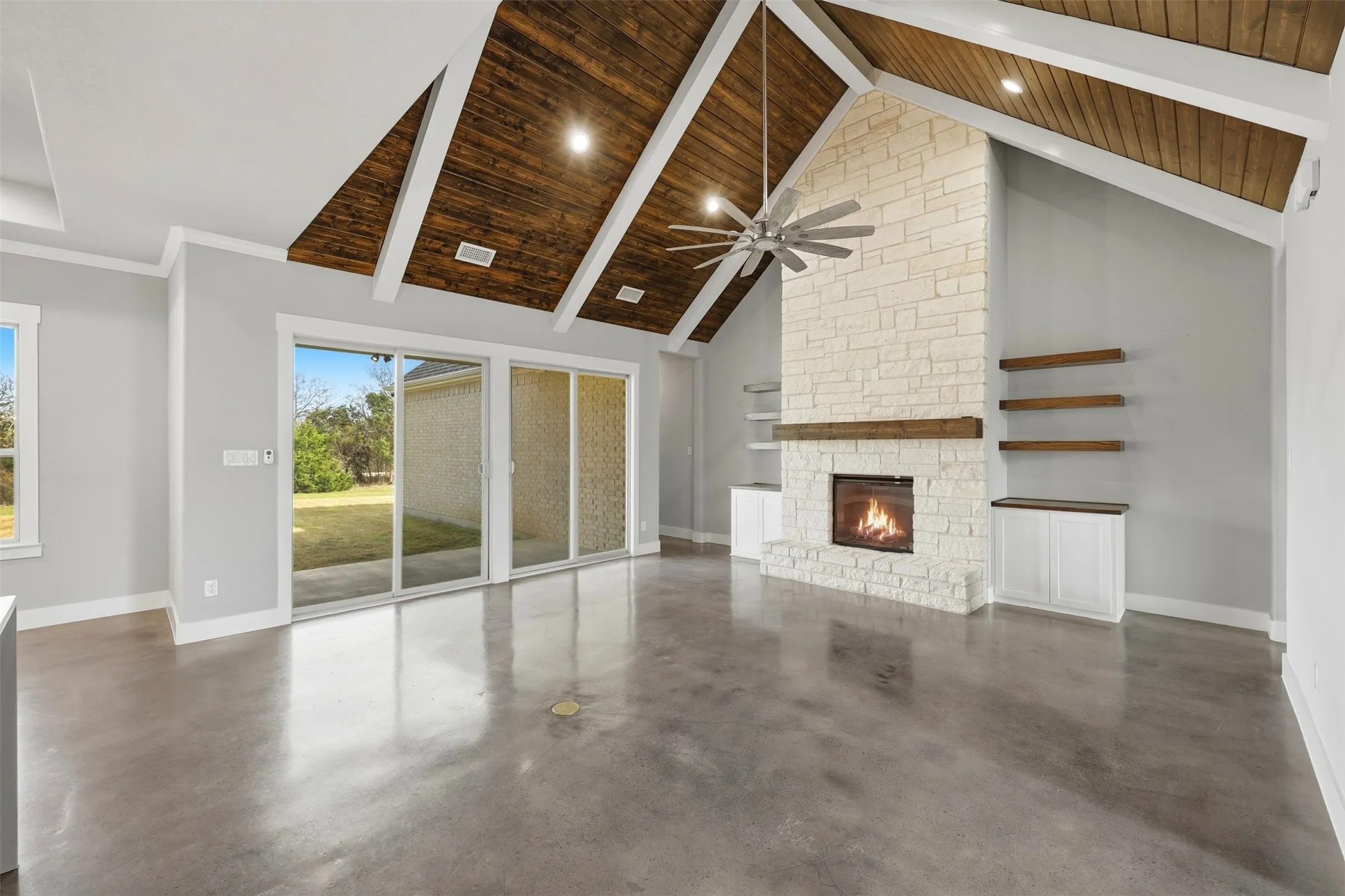 Single Family Residence For Sale in Ellis County , 3550 Sharp Court, Midlothian, Texas 76065, 4 Bedroom, 3 Bathroom, 3 Garage spaces, 3,180 Sqft, built in 2020, mls#21208607, Real Estate Agent in Midlothian, Homes For Sale in Ellis county, Homes For Sale in Midlothian, Realtor in Midlothian Texas, Real Estate Brokerage Independent Realty Texas, Luminita Cordes Realtor