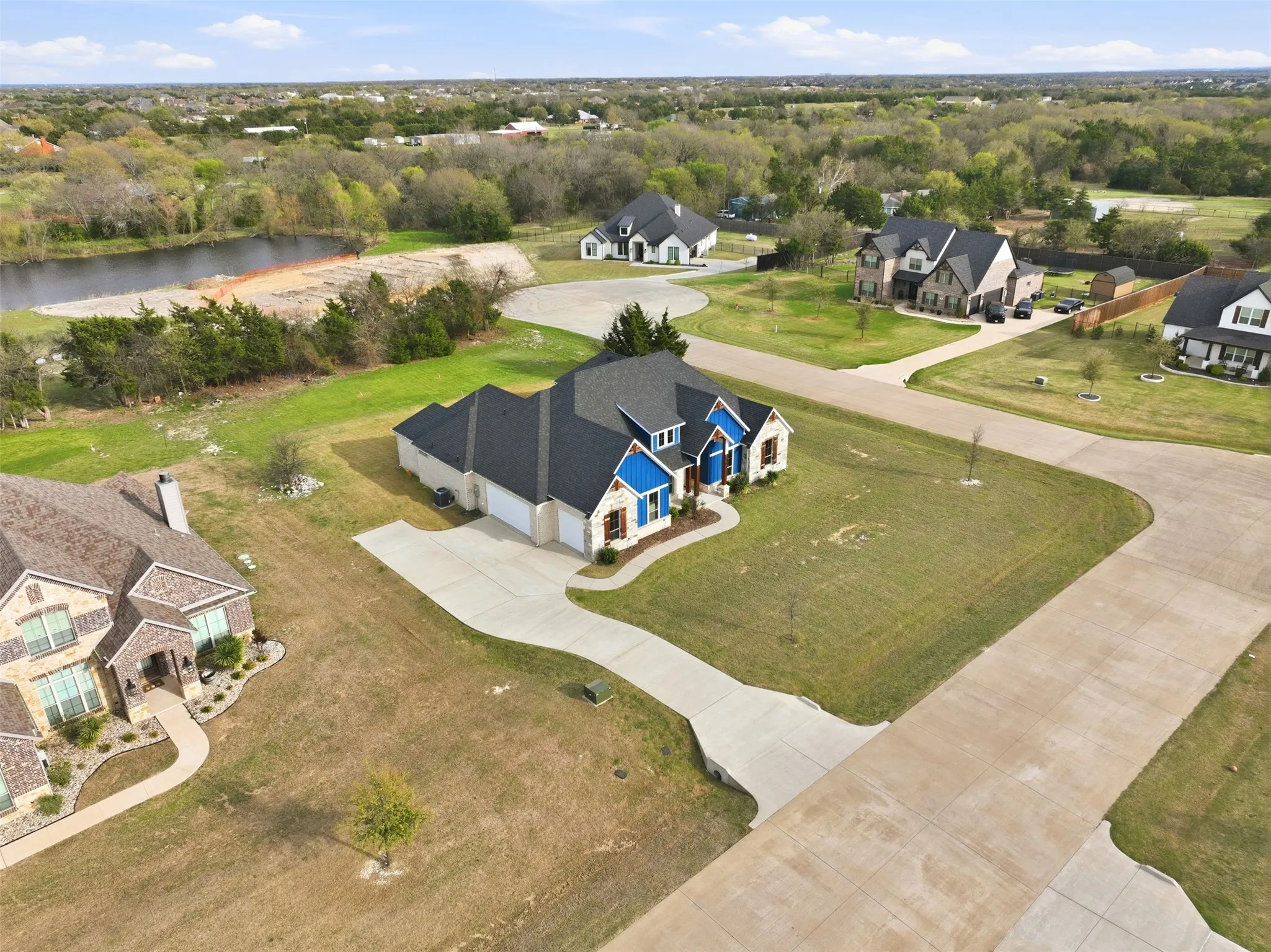 Single Family Residence For Sale in Ellis County , 3550 Sharp Court, Midlothian, Texas 76065, 4 Bedroom, 3 Bathroom, 3 Garage spaces, 3,180 Sqft, built in 2020, mls#21208607, Real Estate Agent in Midlothian, Homes For Sale in Ellis county, Homes For Sale in Midlothian, Realtor in Midlothian Texas, Real Estate Brokerage Independent Realty Texas, Luminita Cordes Realtor