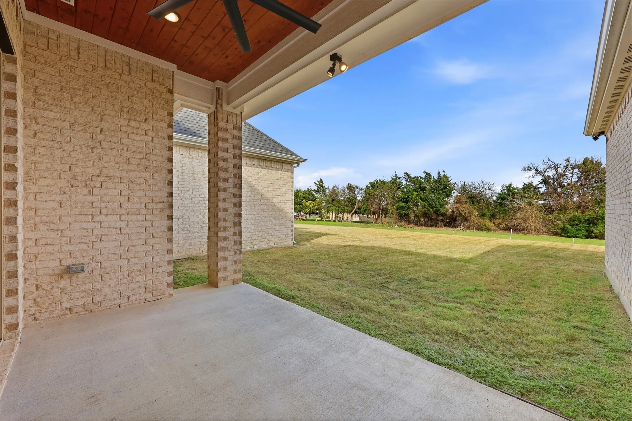 Single Family Residence For Sale in Ellis County , 3550 Sharp Court, Midlothian, Texas 76065, 4 Bedroom, 3 Bathroom, 3 Garage spaces, 3,180 Sqft, built in 2020, mls#21208607, Real Estate Agent in Midlothian, Homes For Sale in Ellis county, Homes For Sale in Midlothian, Realtor in Midlothian Texas, Real Estate Brokerage Independent Realty Texas, Luminita Cordes Realtor