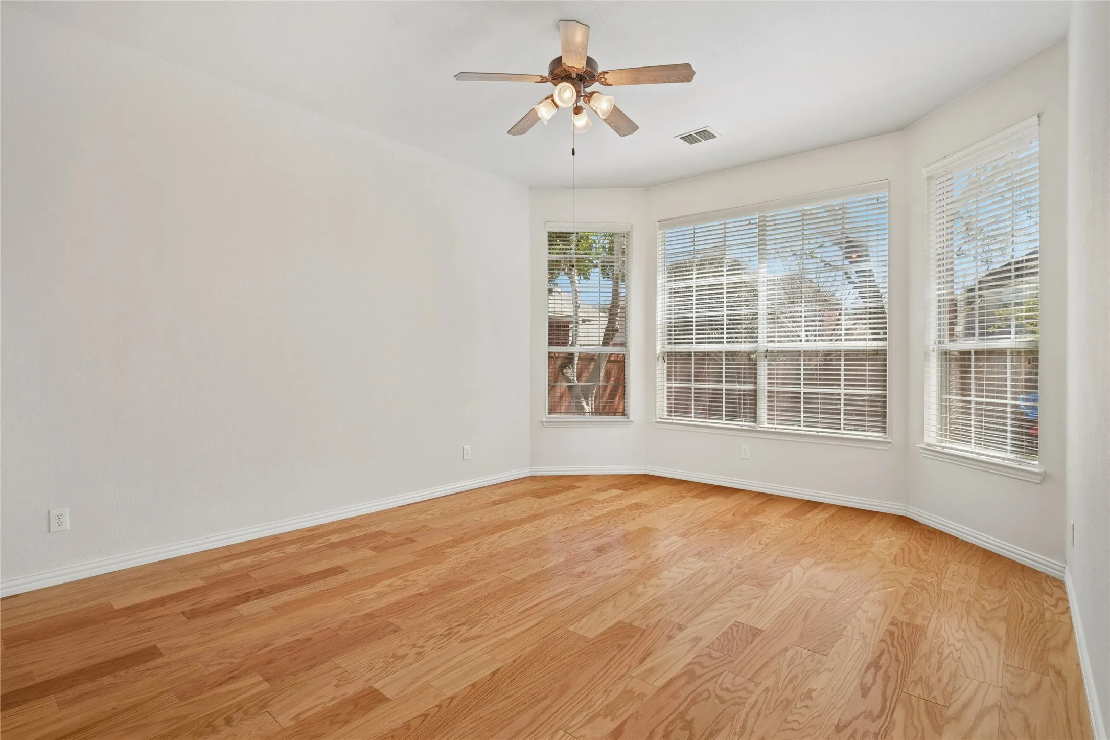 Single Family Residence For Sale in Denton County , 1219 Arbuckle Drive, Frisco, Texas 75033, 4 Bedroom, 3 Bathroom, 2 Garage spaces, 2,730 Sqft, built in 2002, mls#21203719, Real Estate Agent in Frisco, Homes For Sale in Denton county, Homes For Sale in Frisco, Realtor in Frisco Texas, Real Estate Brokerage Independent Realty Texas, Luminita Cordes Realtor