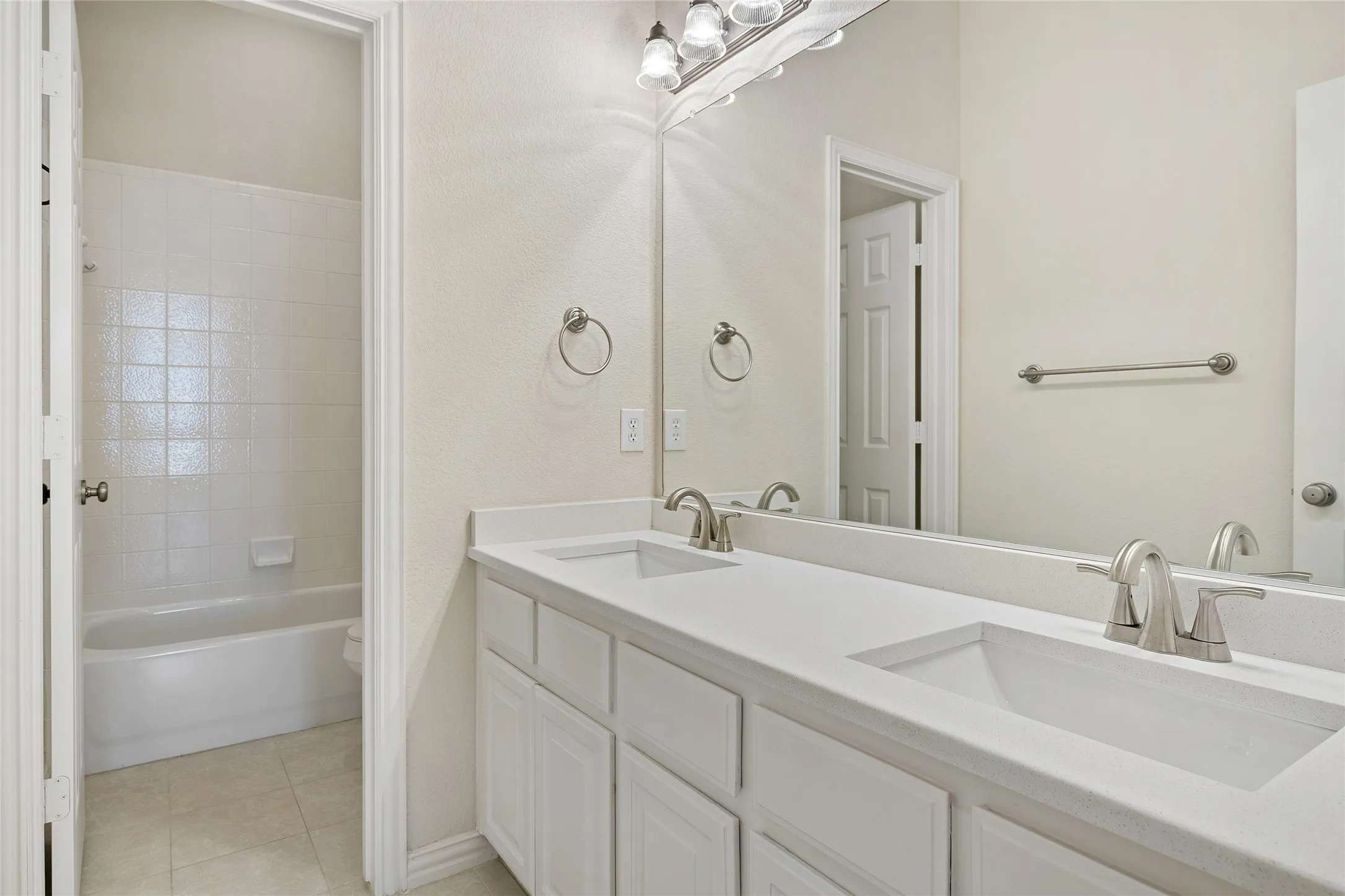Single Family Residence For Sale in Denton County , 1219 Arbuckle Drive, Frisco, Texas 75033, 4 Bedroom, 3 Bathroom, 2 Garage spaces, 2,730 Sqft, built in 2002, mls#21203719, Real Estate Agent in Frisco, Homes For Sale in Denton county, Homes For Sale in Frisco, Realtor in Frisco Texas, Real Estate Brokerage Independent Realty Texas, Luminita Cordes Realtor