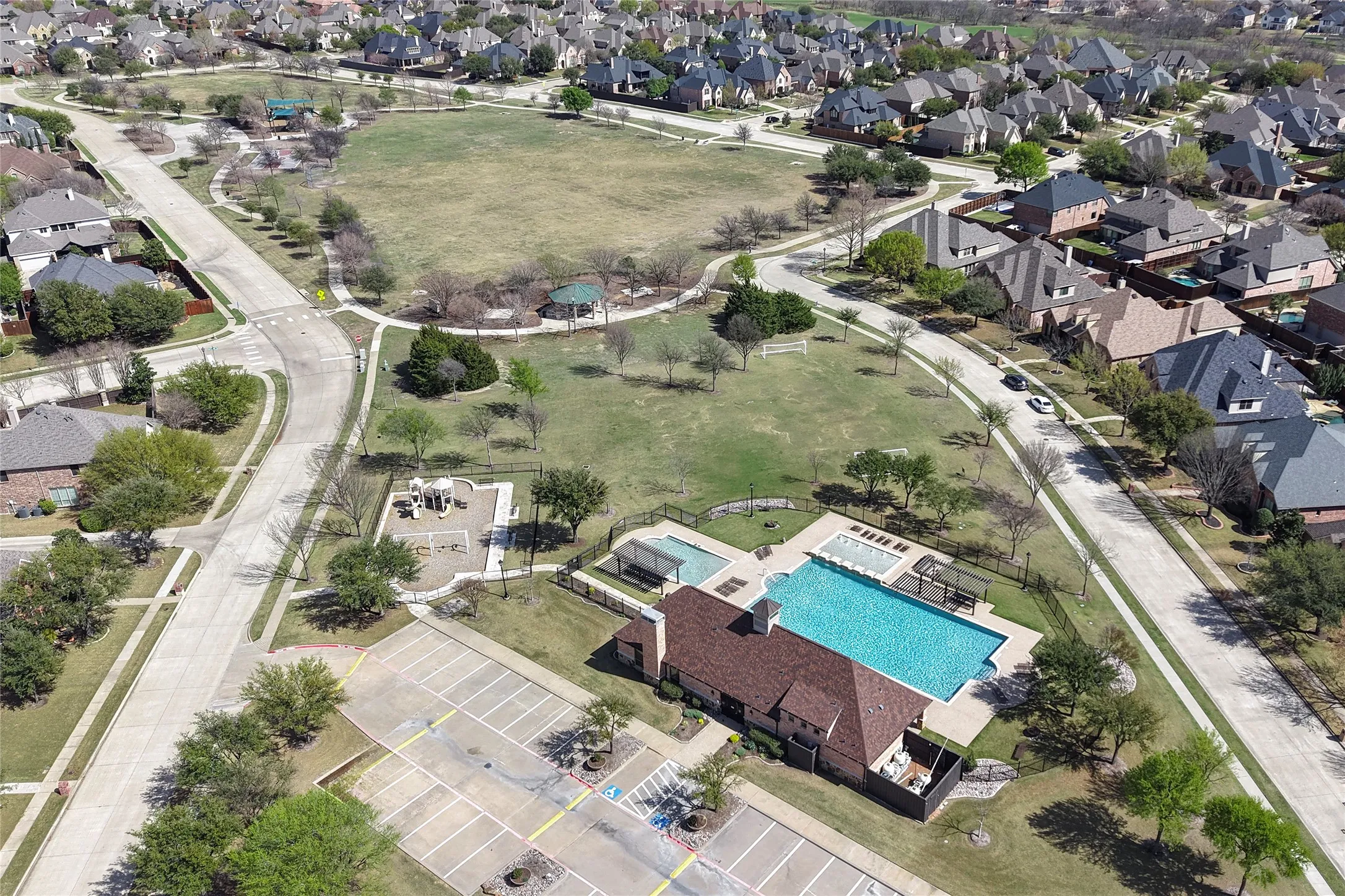 Single Family Residence For Sale in Denton County , 1219 Arbuckle Drive, Frisco, Texas 75033, 4 Bedroom, 3 Bathroom, 2 Garage spaces, 2,730 Sqft, built in 2002, mls#21203719, Real Estate Agent in Frisco, Homes For Sale in Denton county, Homes For Sale in Frisco, Realtor in Frisco Texas, Real Estate Brokerage Independent Realty Texas, Luminita Cordes Realtor