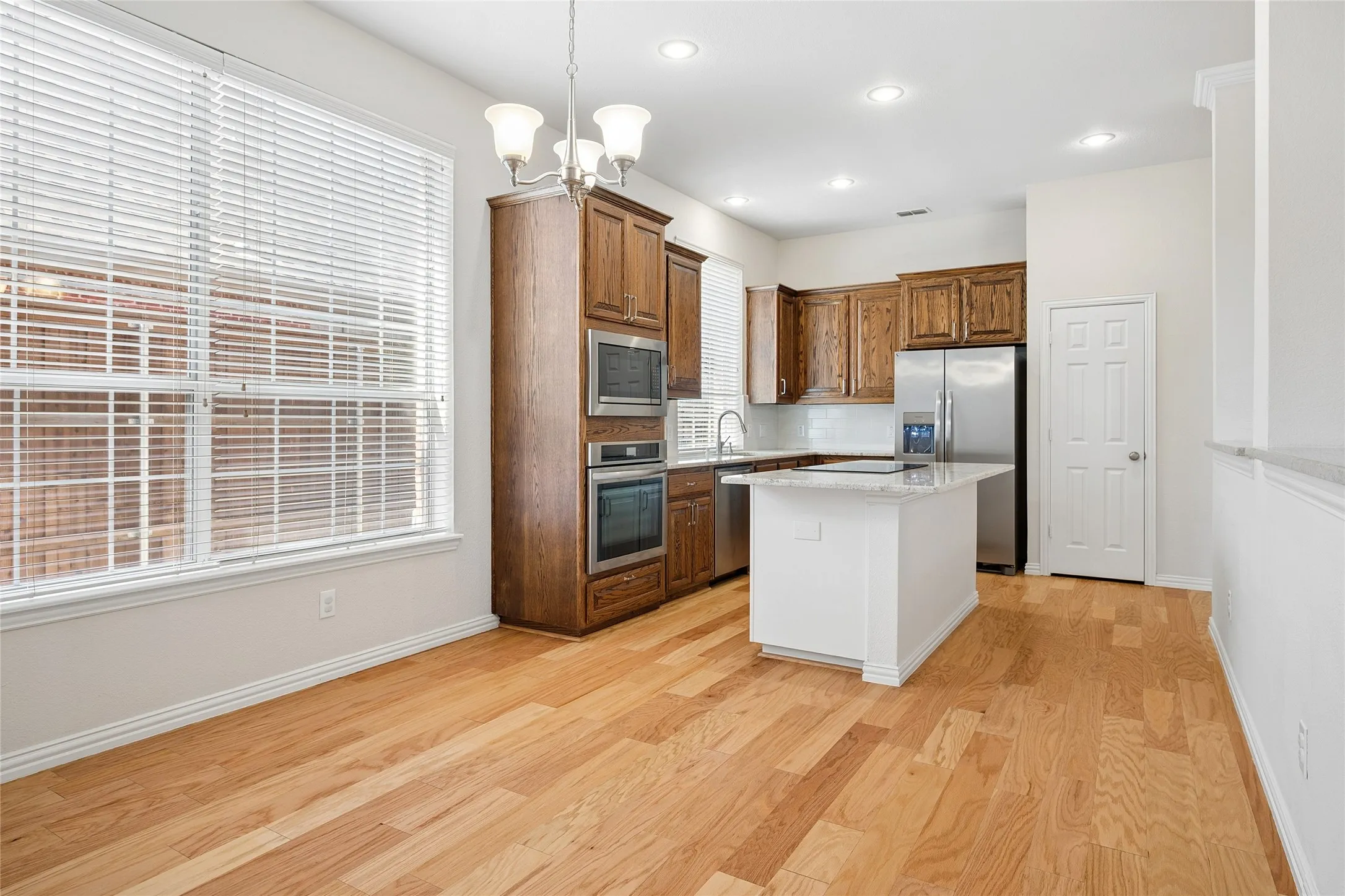 Single Family Residence For Sale in Denton County , 1219 Arbuckle Drive, Frisco, Texas 75033, 4 Bedroom, 3 Bathroom, 2 Garage spaces, 2,730 Sqft, built in 2002, mls#21203719, Real Estate Agent in Frisco, Homes For Sale in Denton county, Homes For Sale in Frisco, Realtor in Frisco Texas, Real Estate Brokerage Independent Realty Texas, Luminita Cordes Realtor