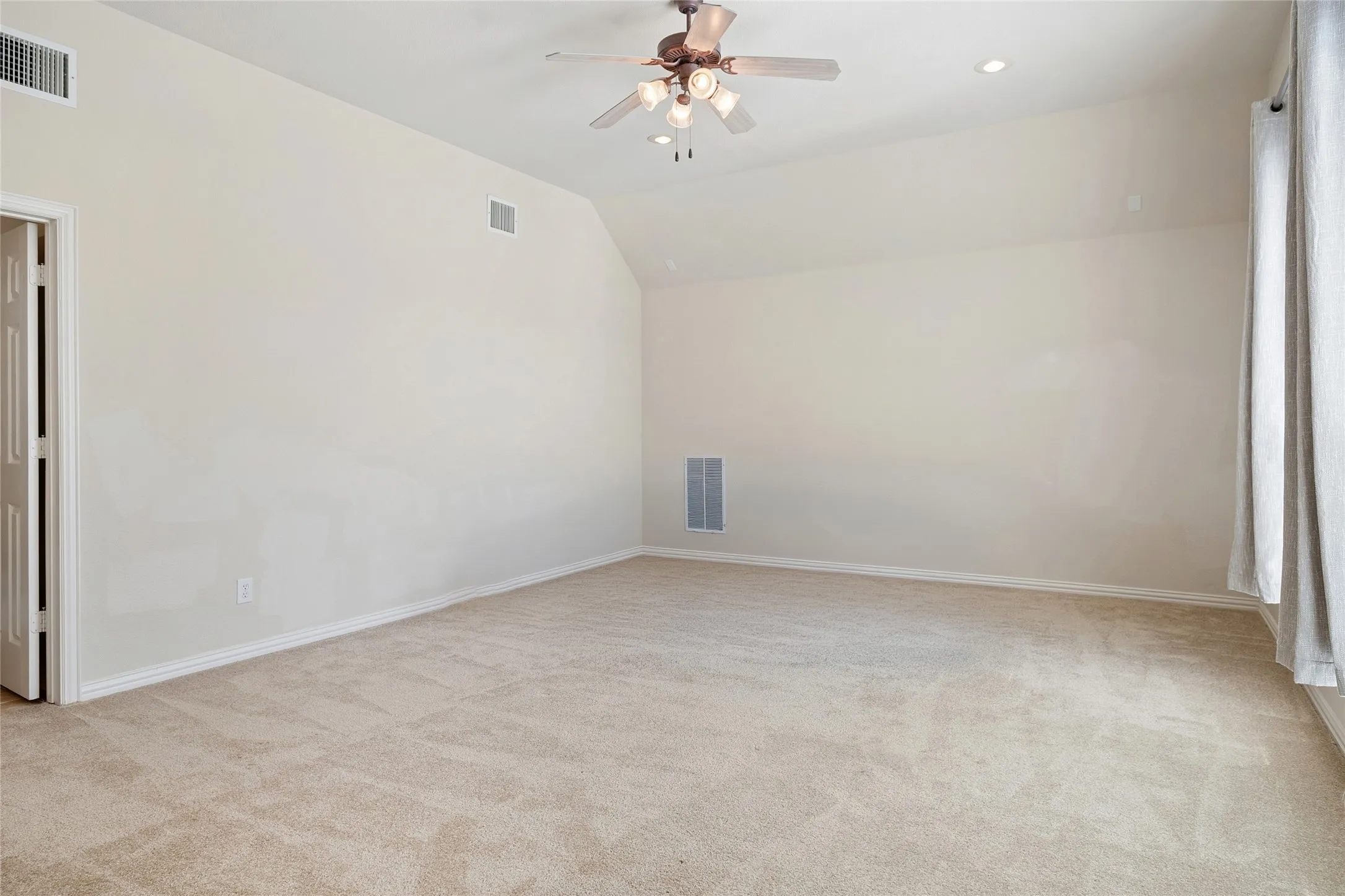 Single Family Residence For Sale in Denton County , 1219 Arbuckle Drive, Frisco, Texas 75033, 4 Bedroom, 3 Bathroom, 2 Garage spaces, 2,730 Sqft, built in 2002, mls#21203719, Real Estate Agent in Frisco, Homes For Sale in Denton county, Homes For Sale in Frisco, Realtor in Frisco Texas, Real Estate Brokerage Independent Realty Texas, Luminita Cordes Realtor
