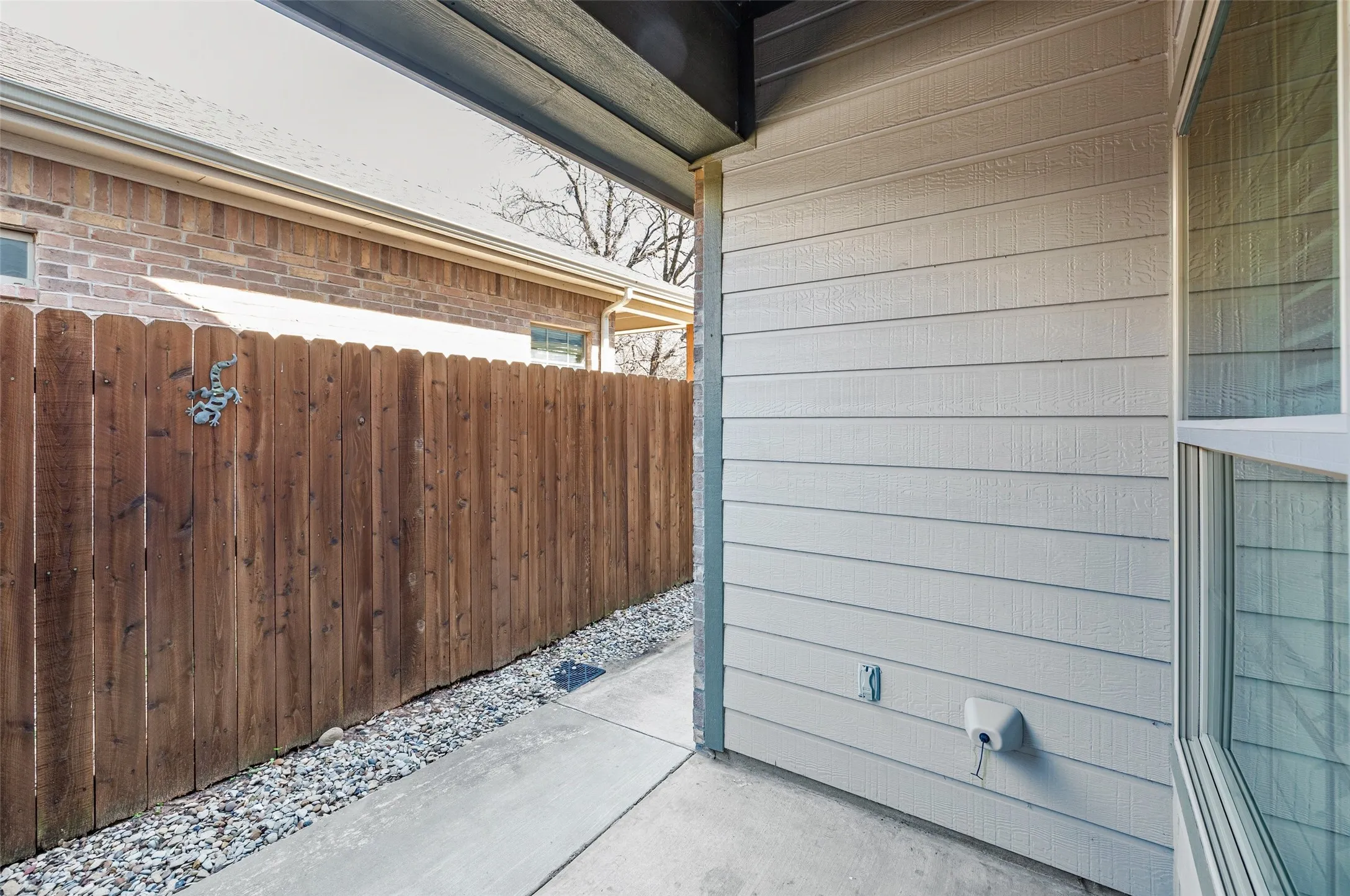 Single Family Residence For Sale in Hood County , 2214 Cobblestone Court, Granbury, Texas 76049, 3 Bedroom, 2 Bathroom, 2 Garage spaces, 1,440 Sqft, built in 2014, Preowned, Price $324,900, mls#21208590, Real Estate Agent in Granbury, Homes For Sale in Hood county, Homes For Sale in Granbury, Realtor in Granbury Texas, Real Estate Brokerage Independent Realty Texas, Luminita Cordes Realtor